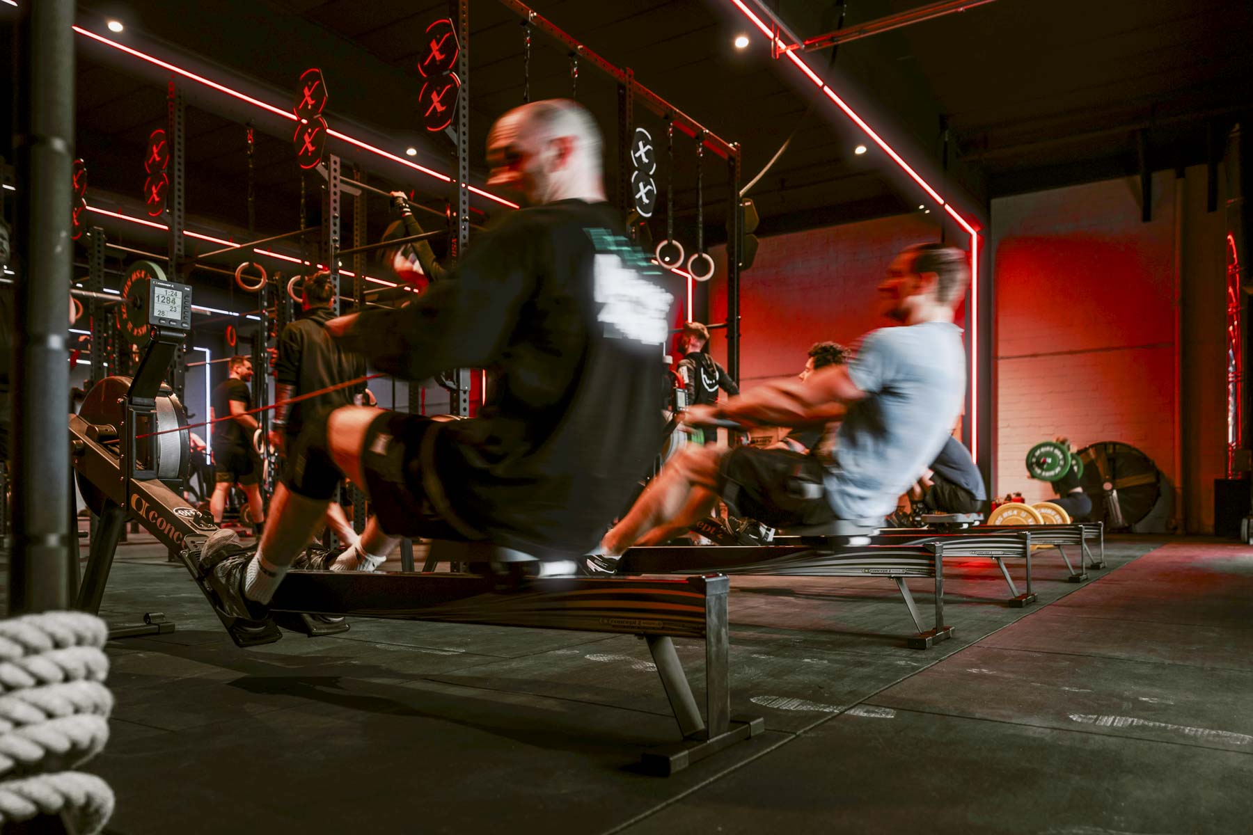 Gruppentraining auf Concept 2 Rudergeräten in der CrossFit Box The Factory Fulda.