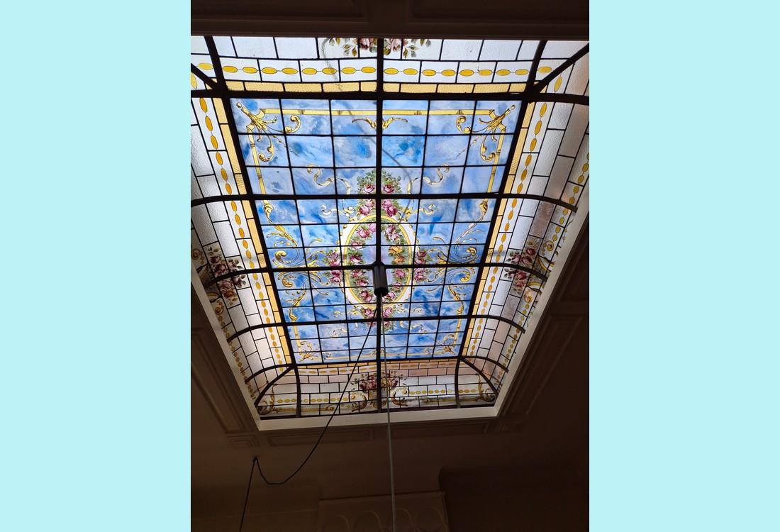 Art-Nouveau koepel met loodglas na herstel - Deurne