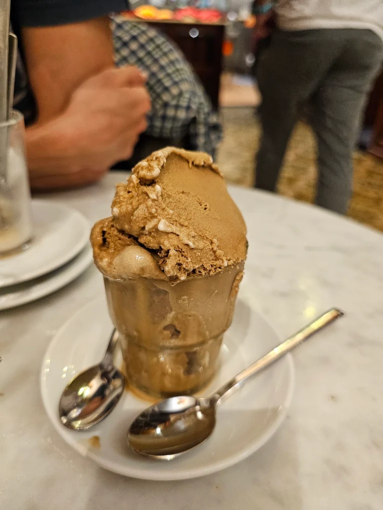Helado servido en vaso en Ca'n Joan de S'Aigo