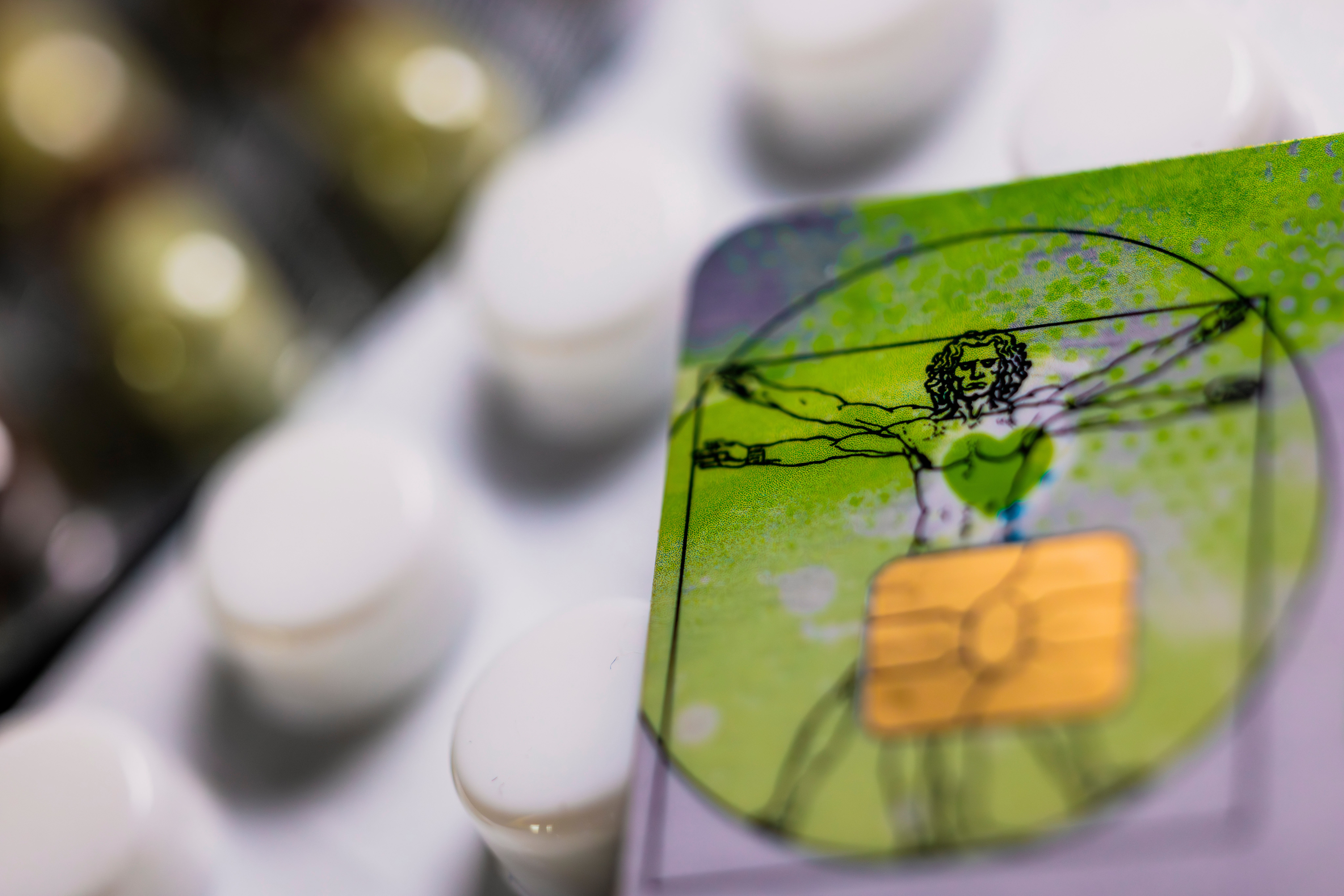 Nahaufnahme Gesundheitskarte mit Blister Quelle bilderstoeckchen_AdobeStock