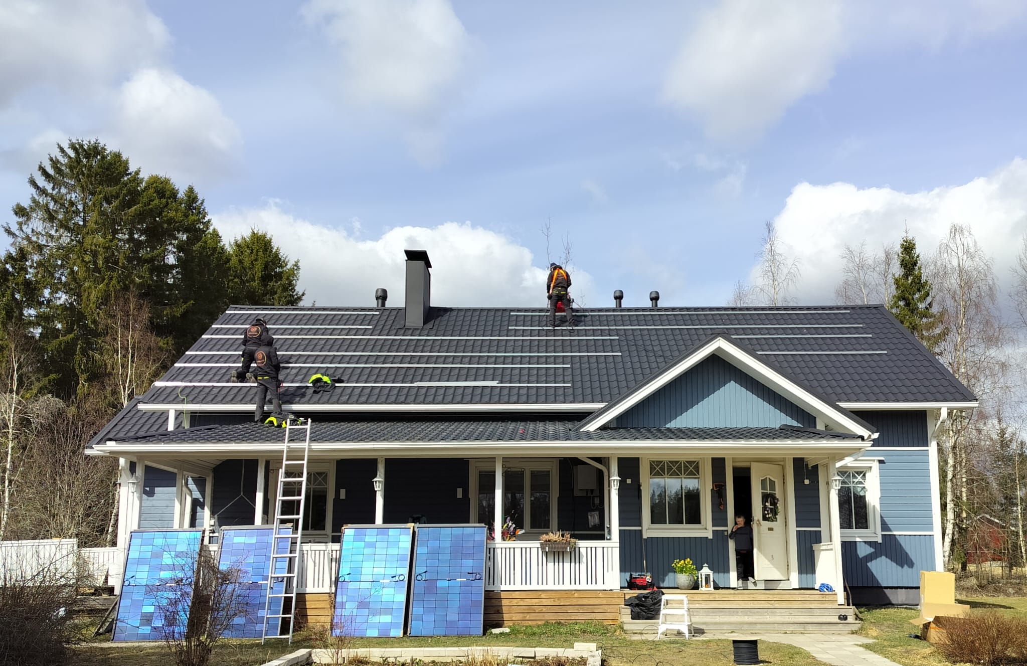 Dynamic picture of a cyclist riding downhill