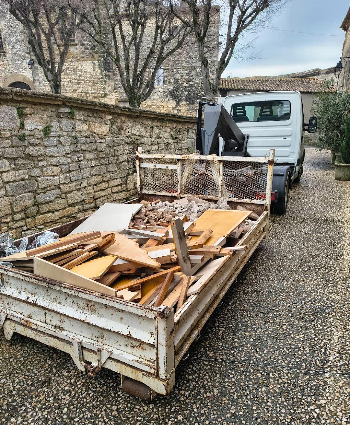 Chutes de bois et morceaux de bois issus de palettes