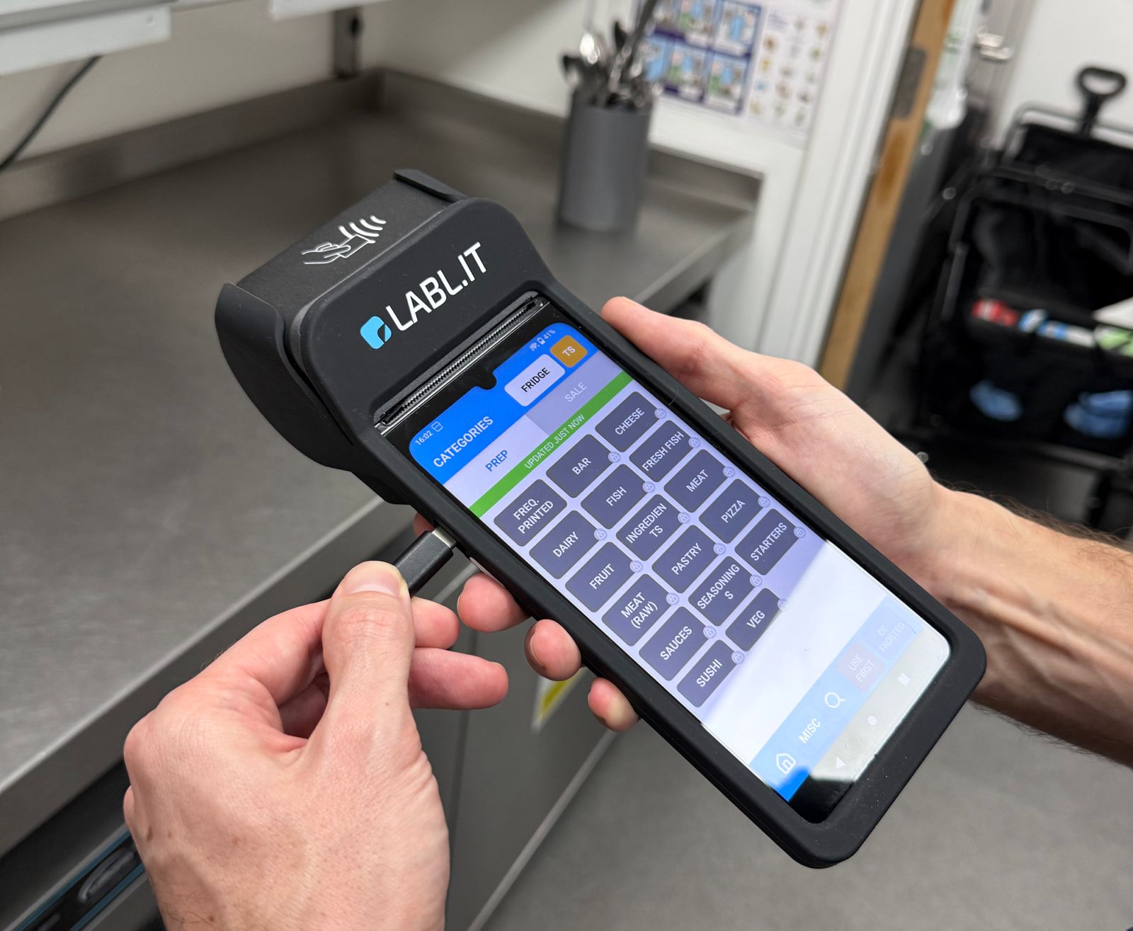 Chef plugging TempLog probe into Labl.it device