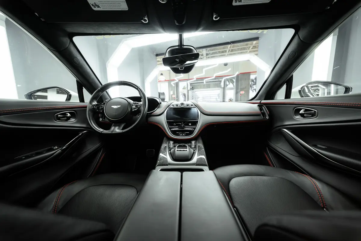 2021 Aston Martin DBX photo 18