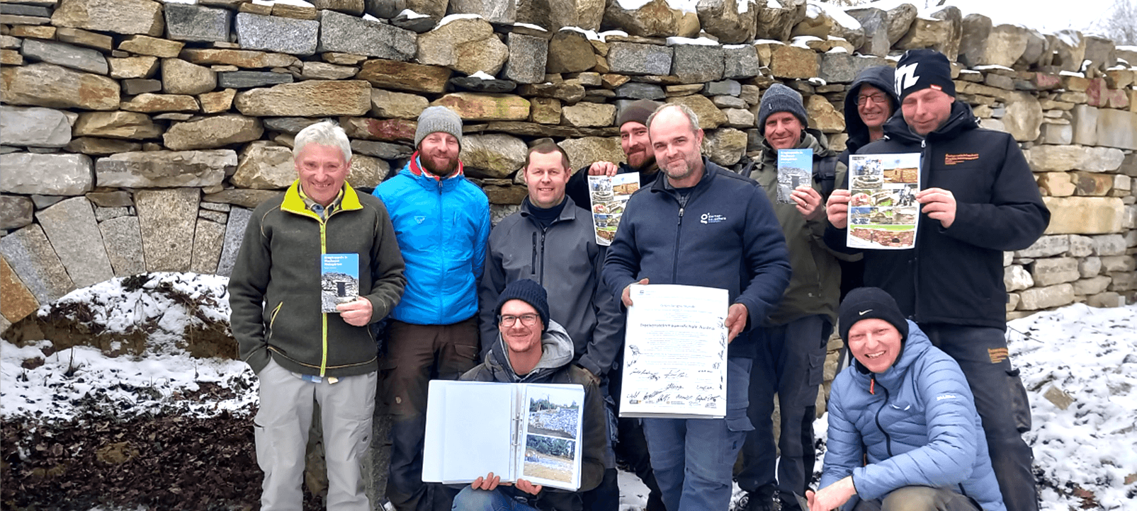 Gruppenfoto Übergabe Trainerlizenz Trockenmauer Foto von Rainer Vogler
