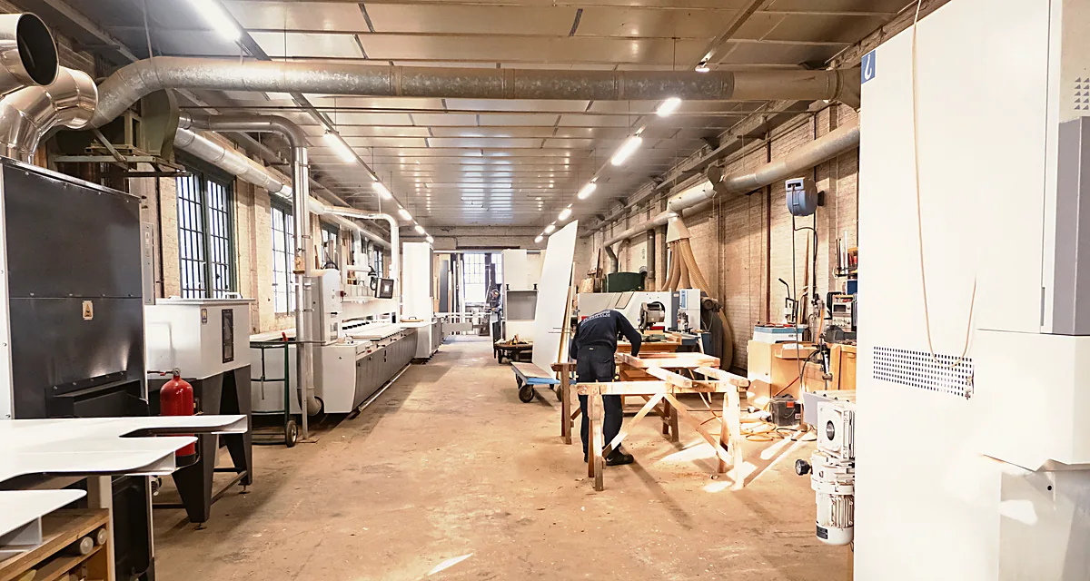 Overzicht van het atelier van Schrijnwerkerij De Houwer