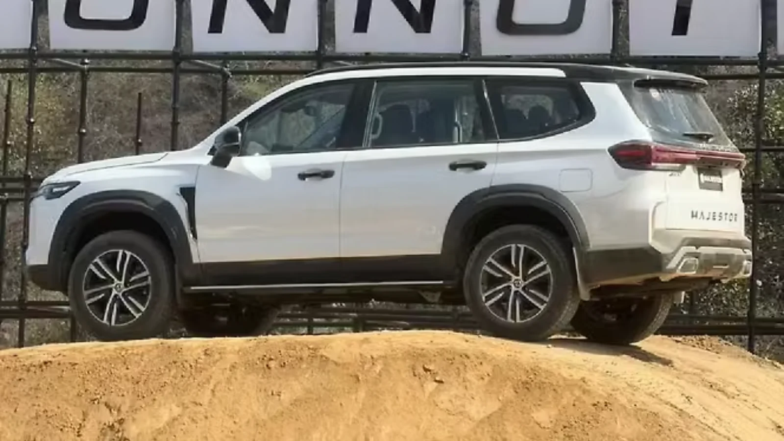 MG Majestor SUV