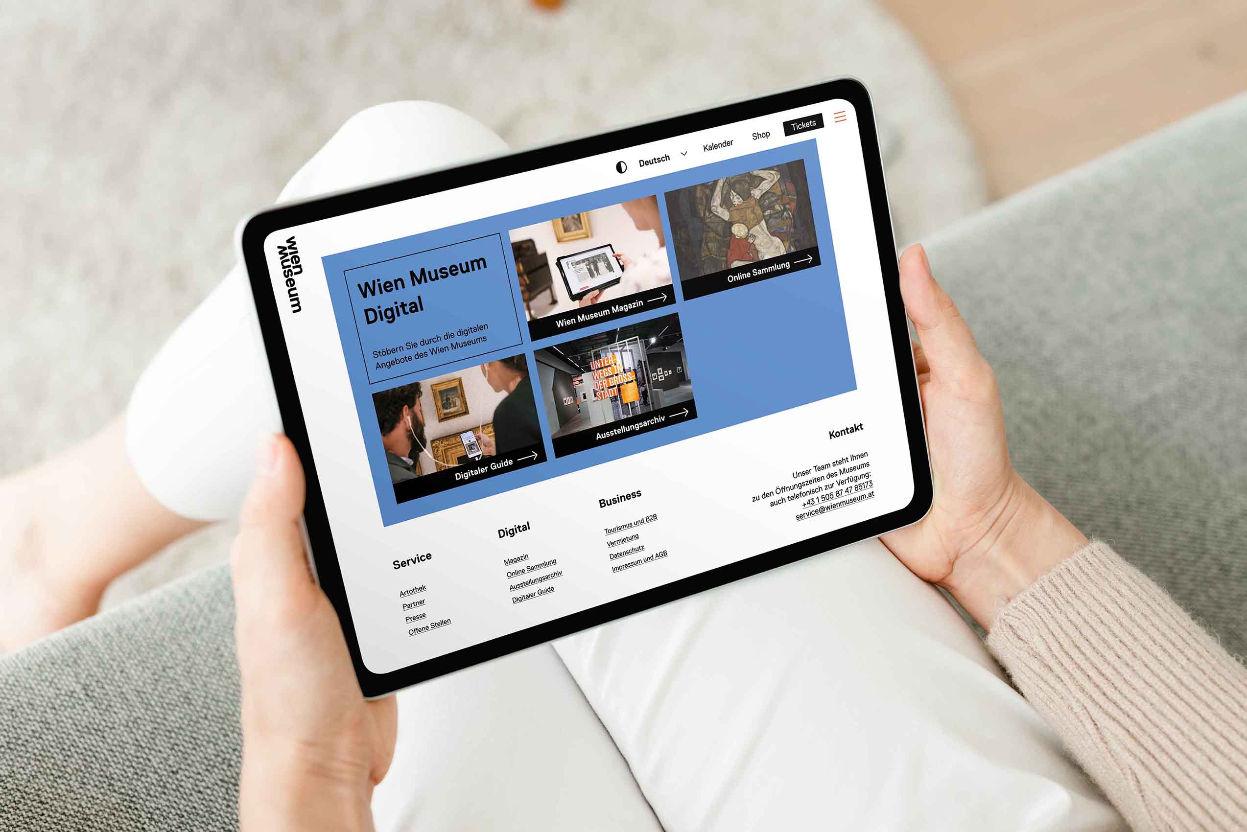 Nutzung der Wien Museum Website auf Tablet mit digitalen Angeboten und Navigation