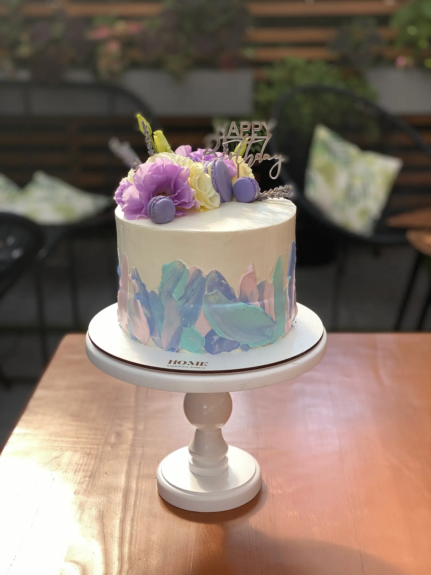 a person swimming in the water with grass