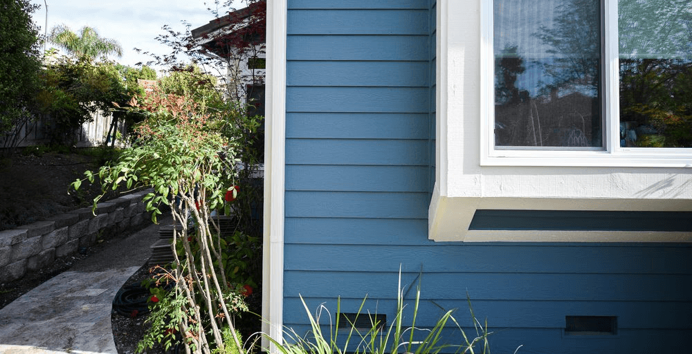 business people discussing on laptop