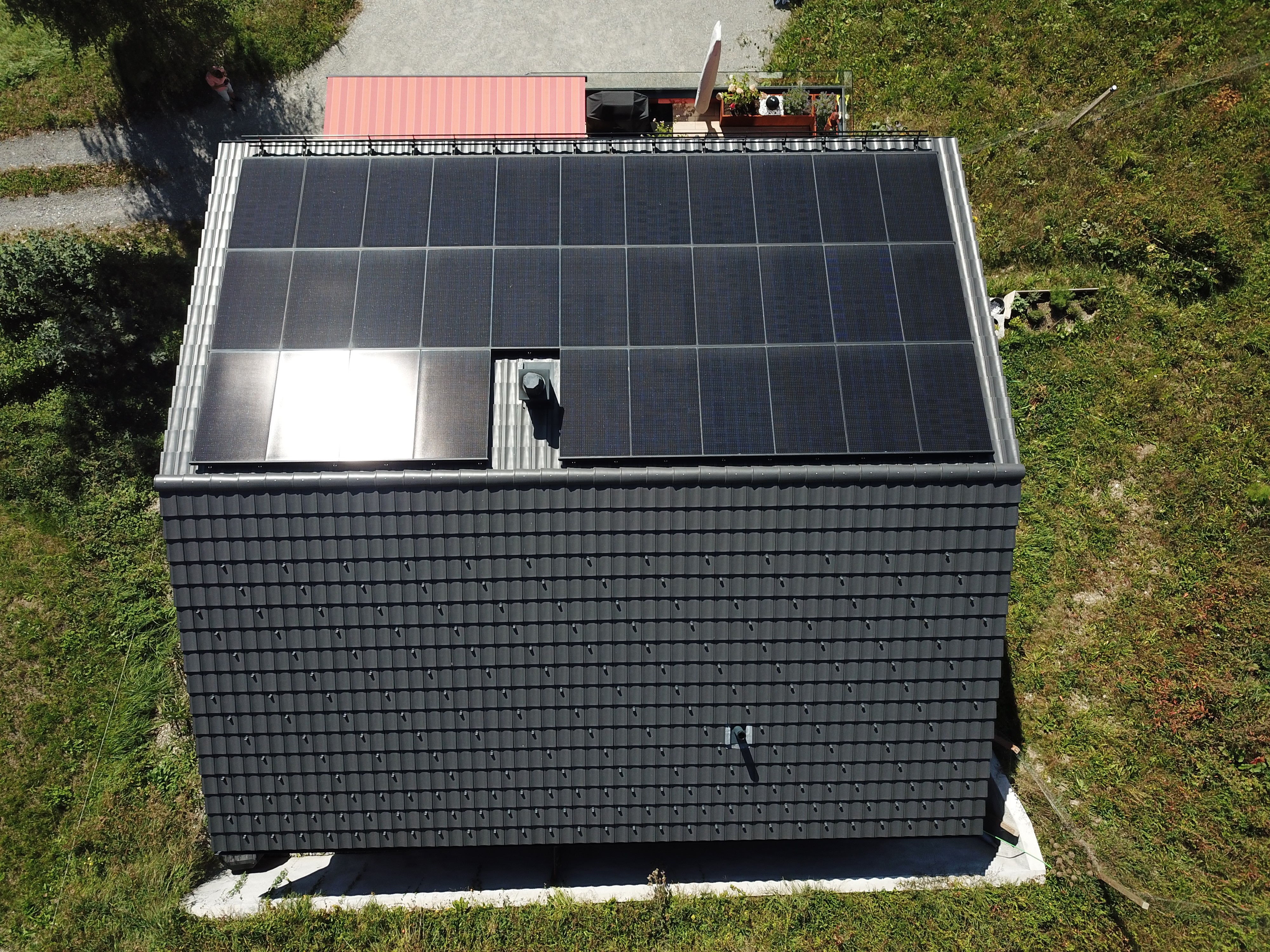 Solardach für Neubau des Einfamilienhauses Saldos in Seewis - Niggli Architektur