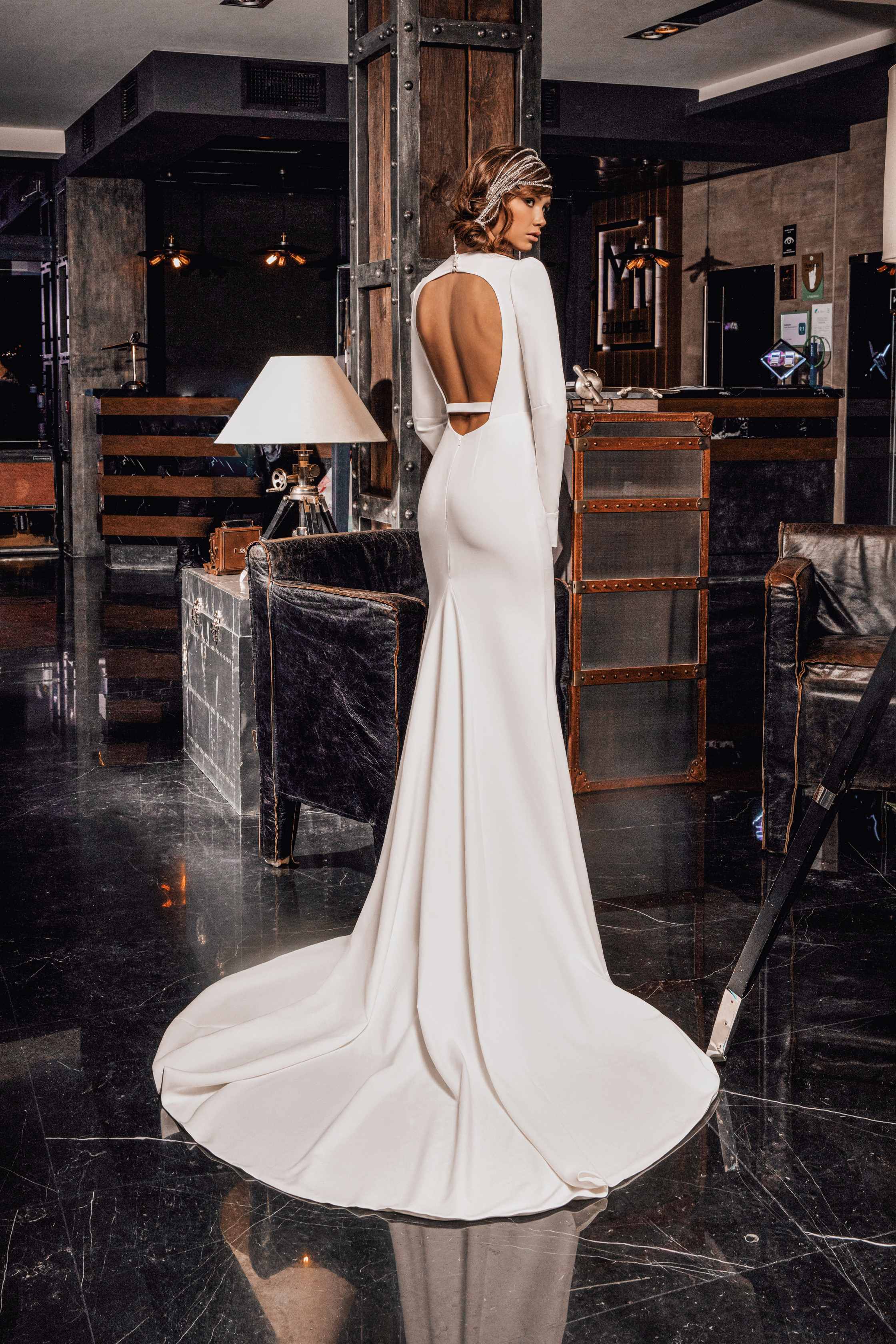 Brautkleid mit reduzierter Formgebung