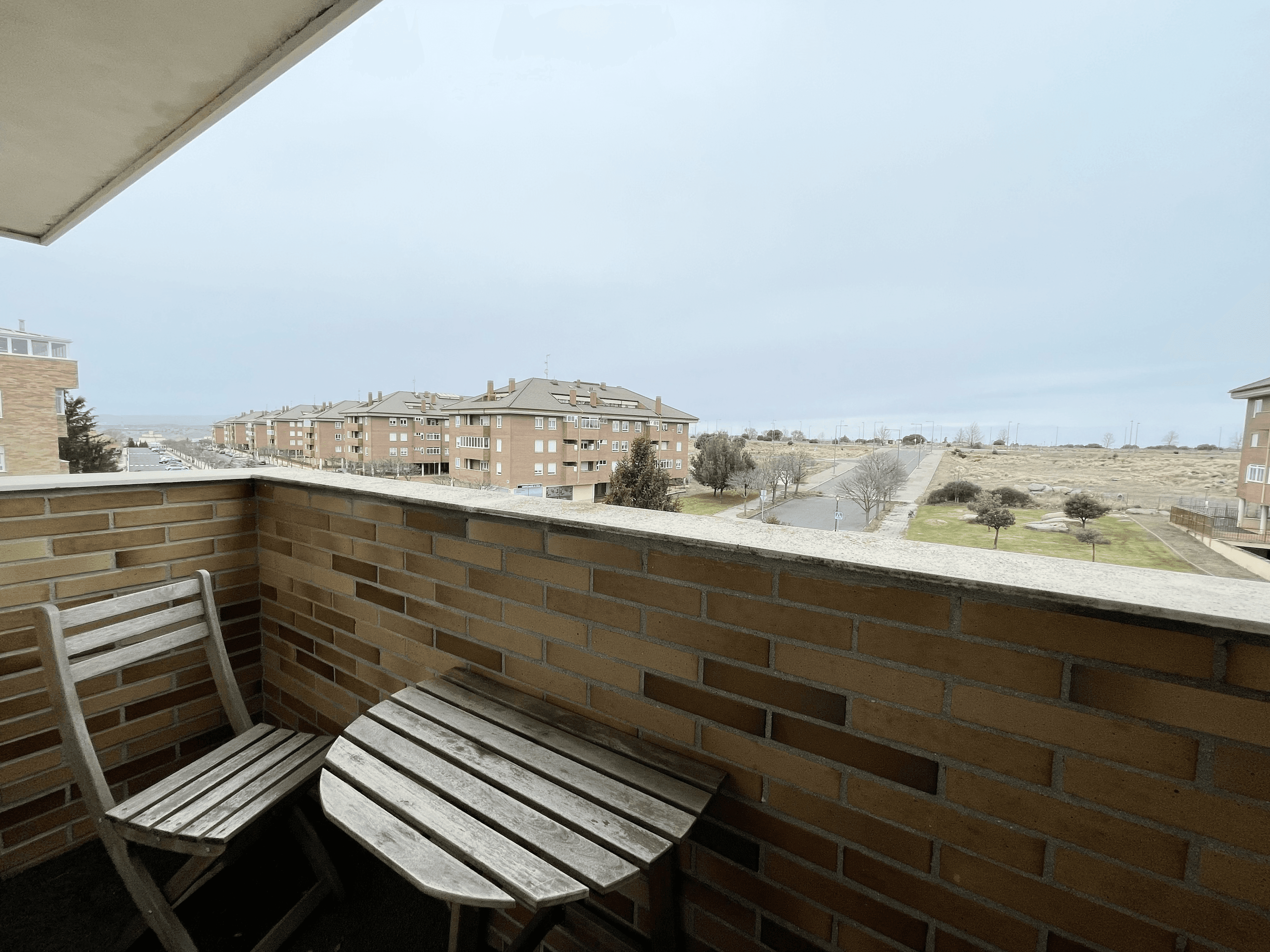 terraza de piso en venta en Ávila con vistas a la ciudad
