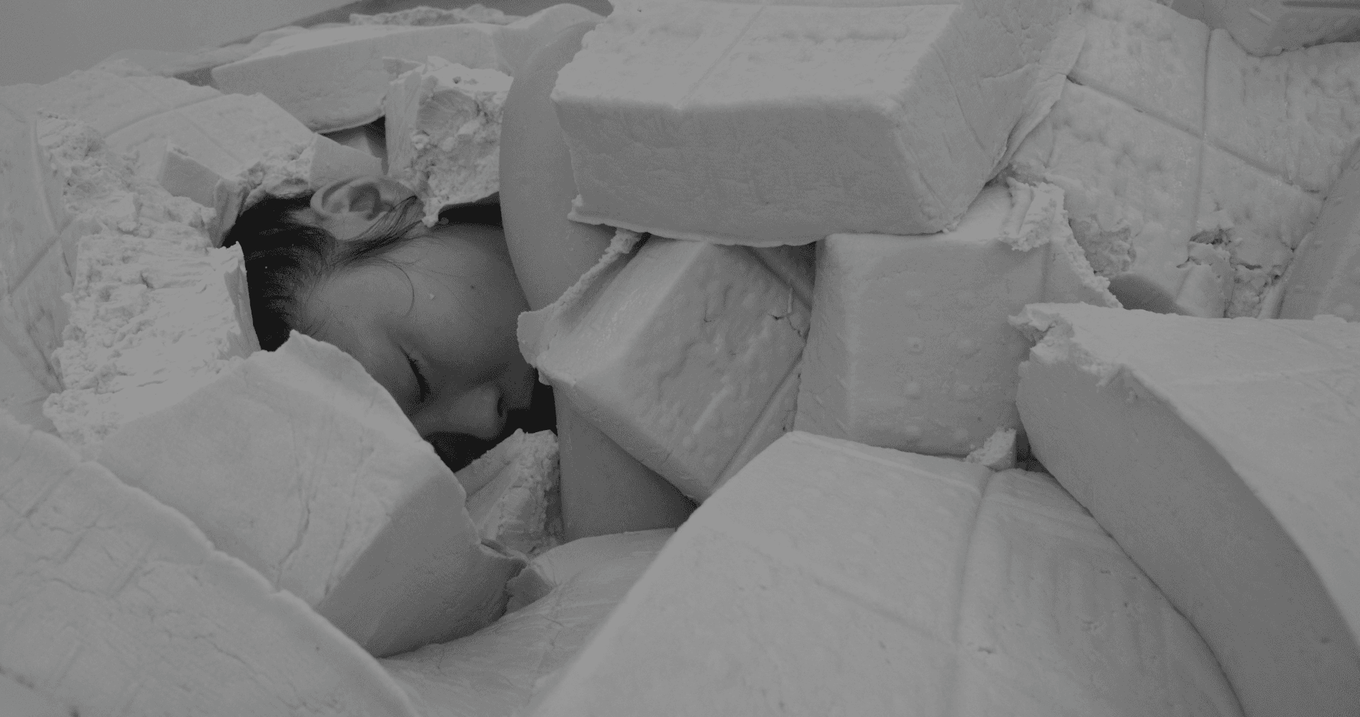 Humble Cottage (험블 코티지), 2023–2025  Single-channel, 4K video, sound, black and white / 싱글 채널, 4K 비디오, 사운드, 흑백  Edition 2/5 + 2 AP / 에디션 2/5 + AP 2점  Duration: 5:37 / 러닝타임: 5분 37초