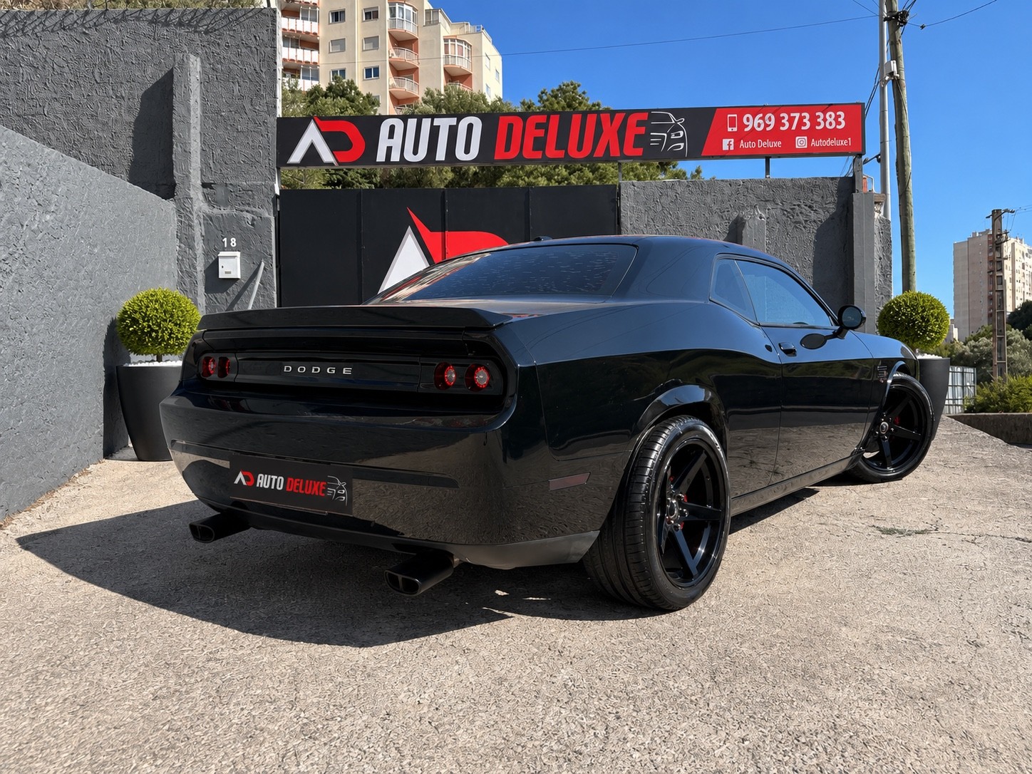 Dodge Challenger — traseira em ângulo
