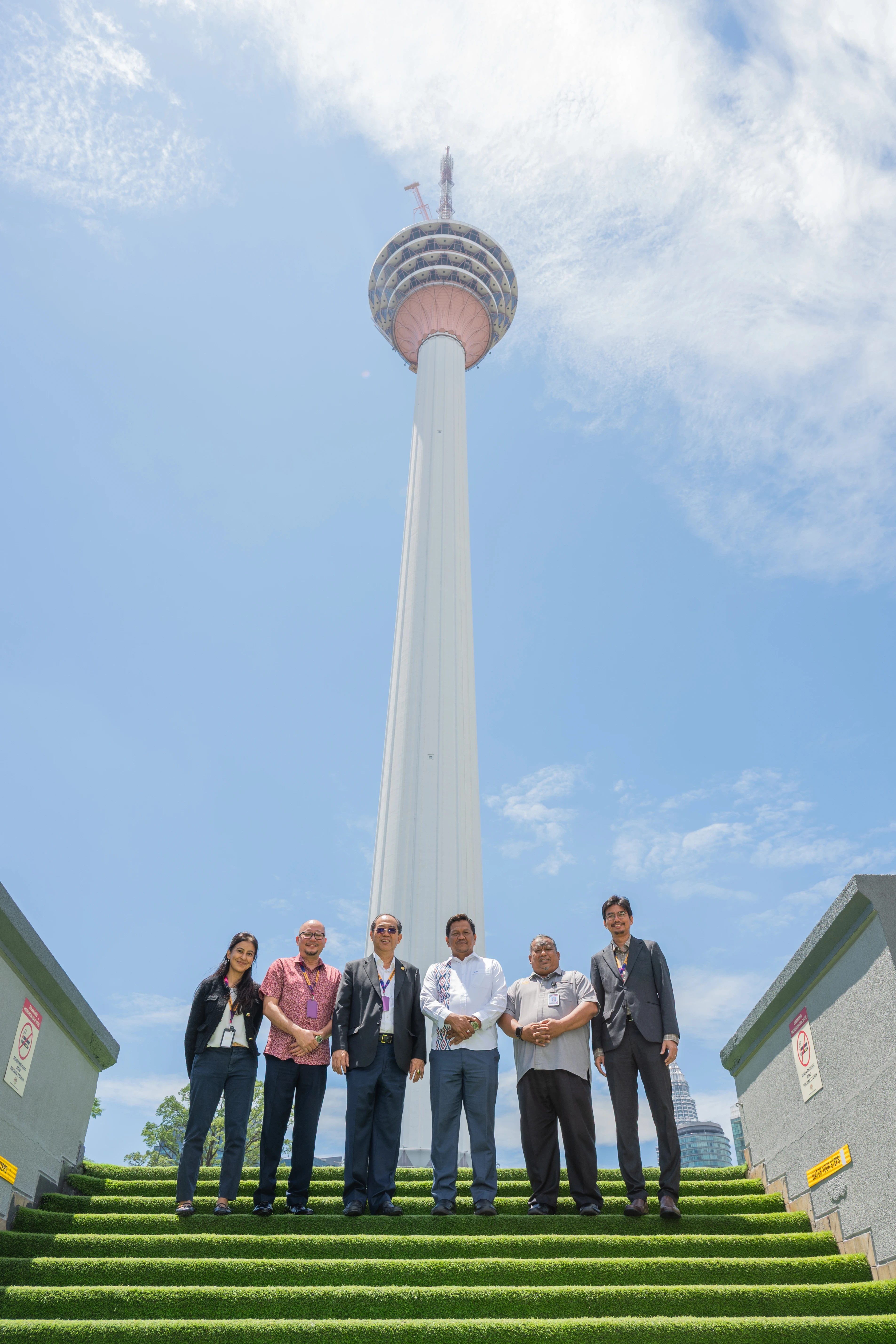 kuala-lumpur-tower-downtown-city-skyscrapers