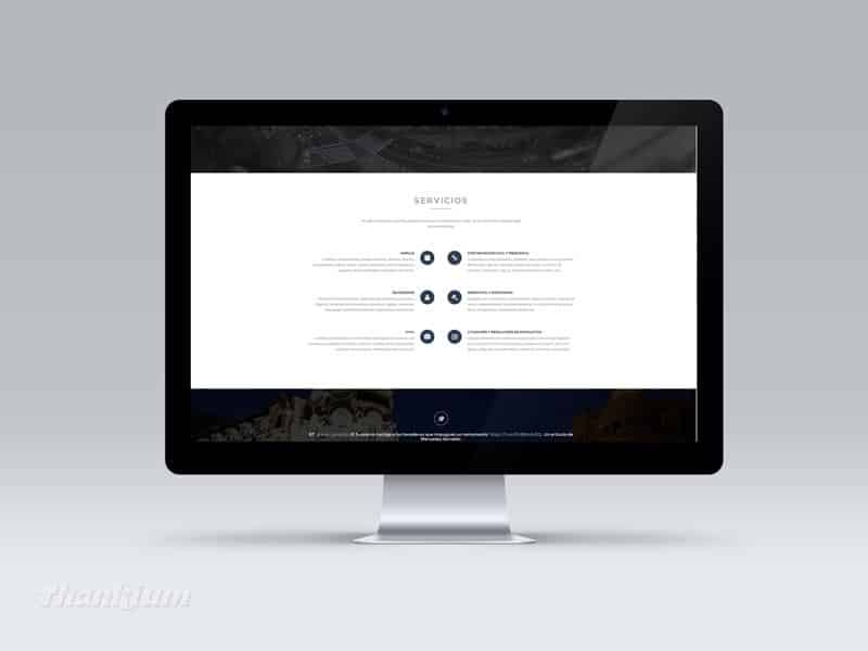 Pantalla de ordenador mostrando la página de servicios empresariales moderna y minimalista de BGCA Abogados