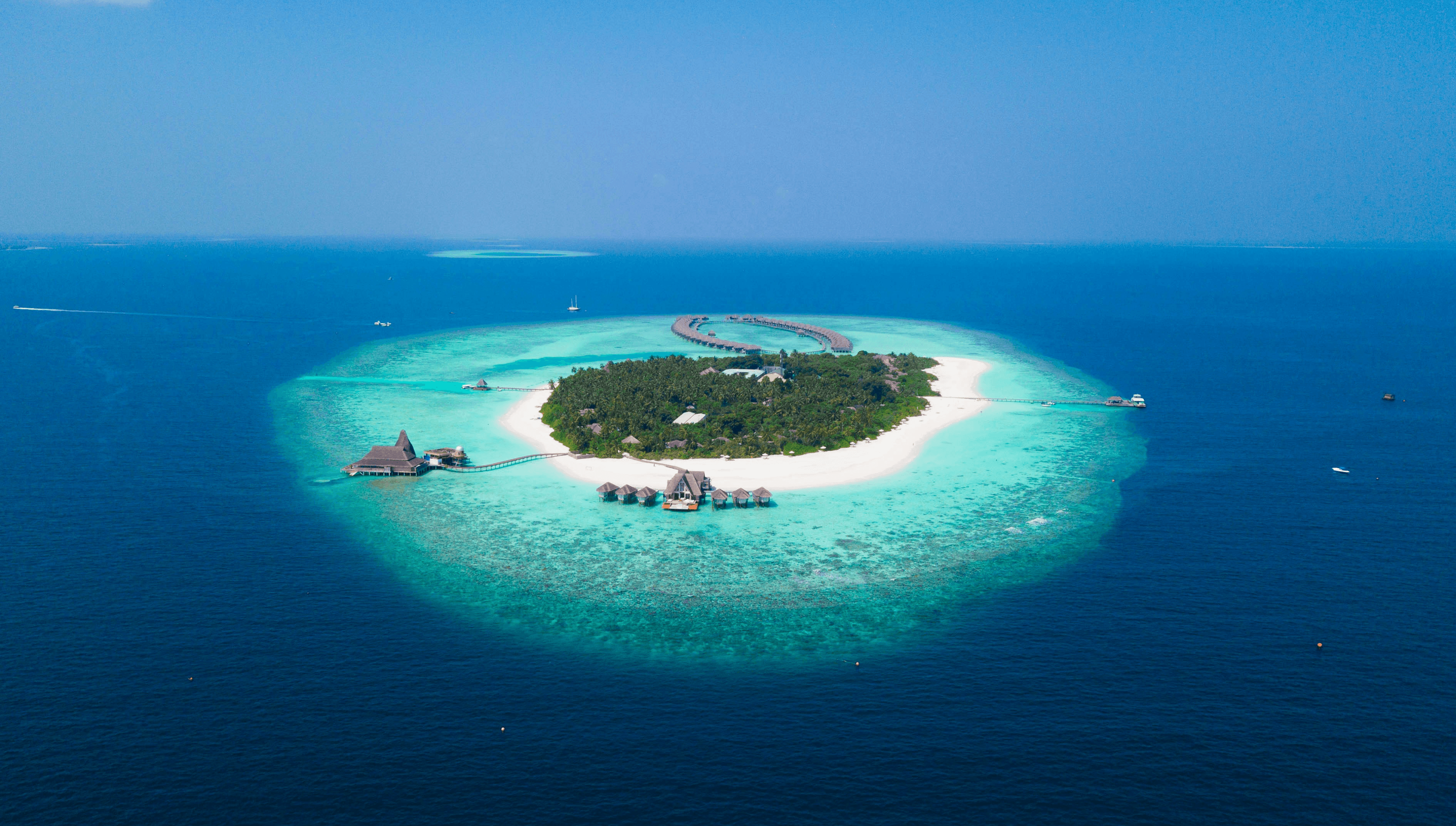 Trauminsel im Meer als Symbol für Wohlstand