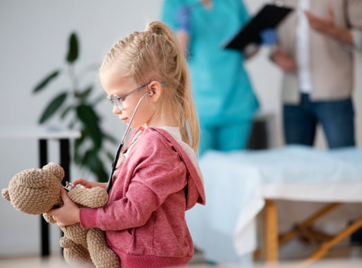 Дівчинка на прийомі у педіатра