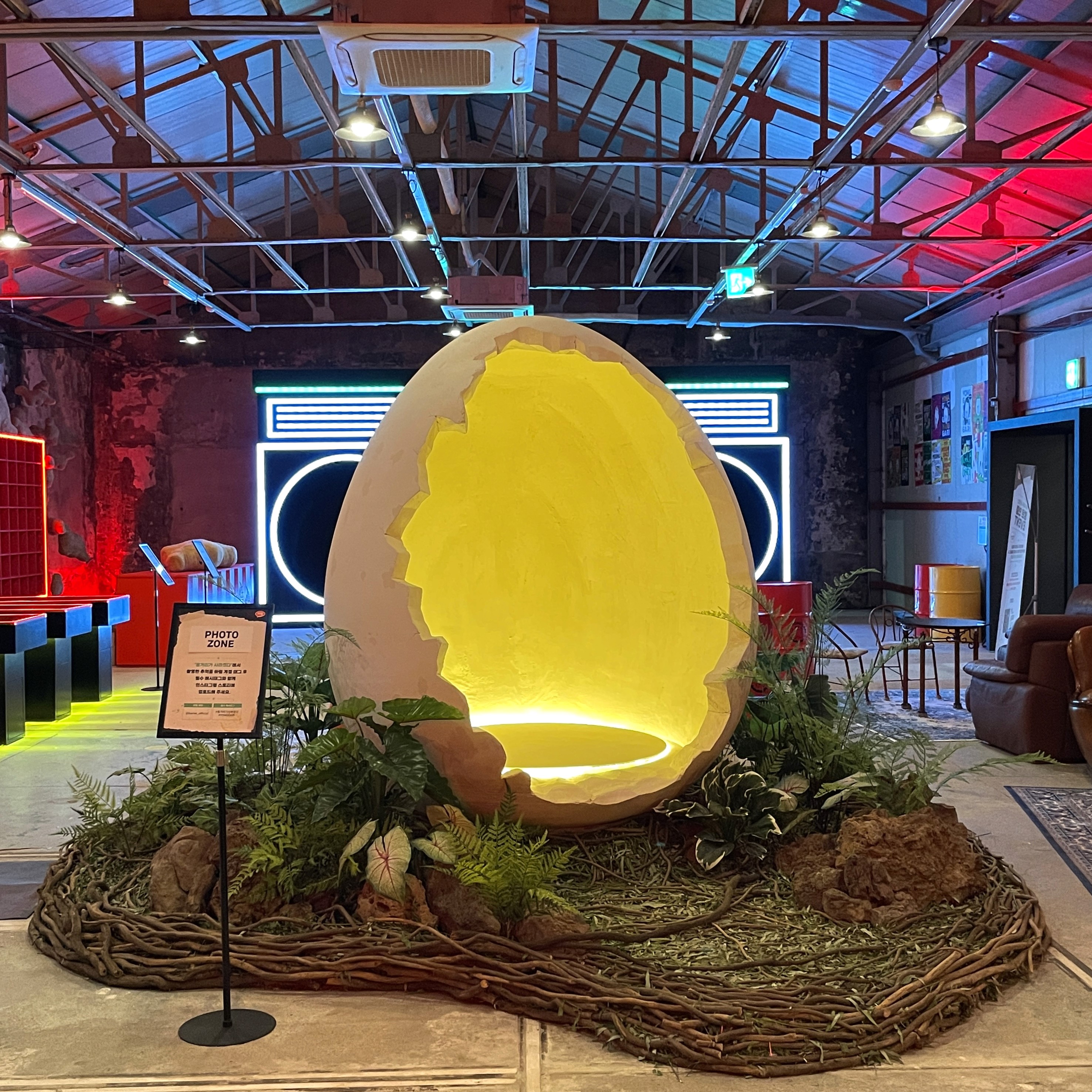 Harim 미싱 용가리 팝업스토어 조형물 제작 및 설치 전경 — Team Lorem