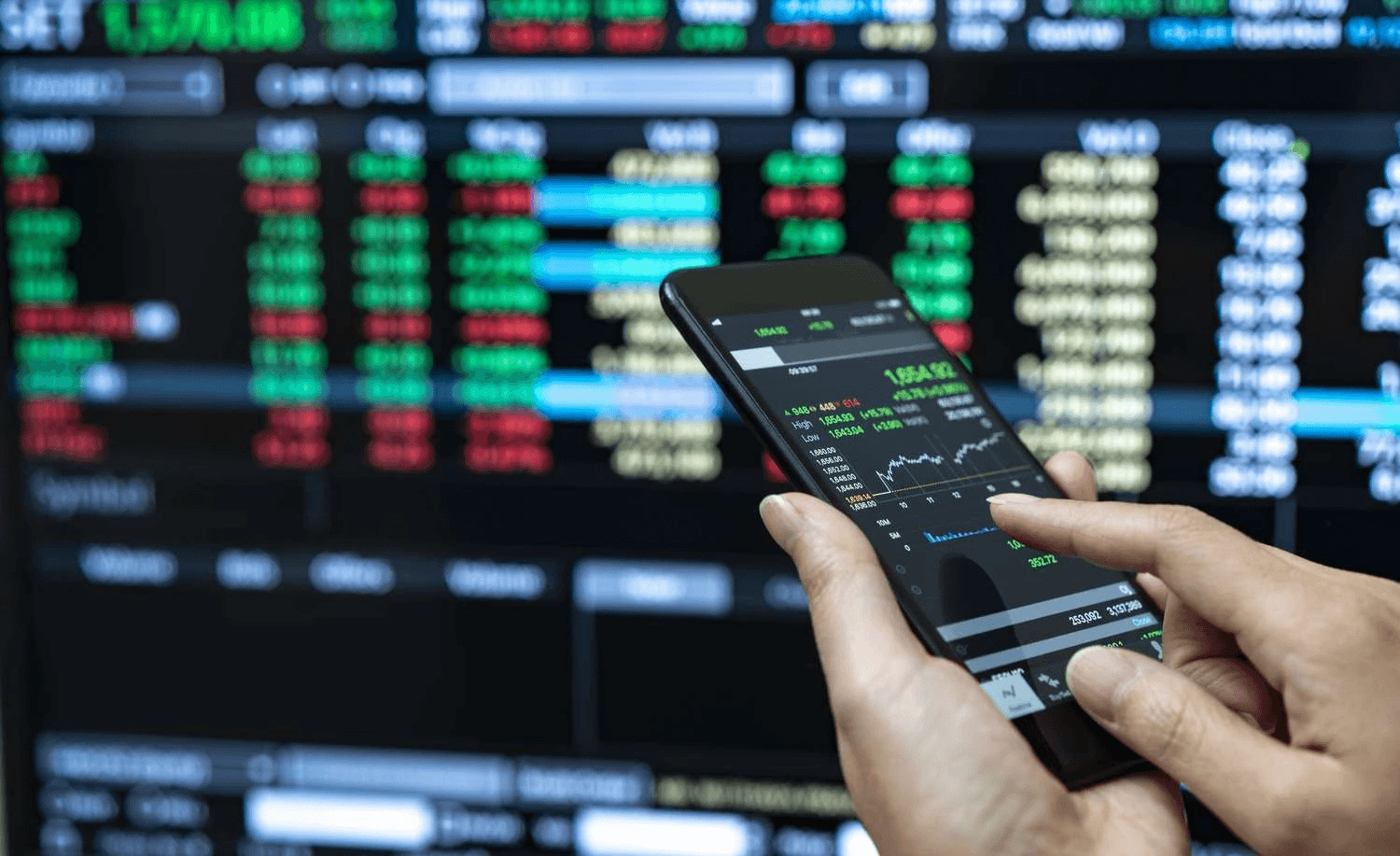  Person tracking stocks on mobile device - Best Time Frame for Crypto Trading