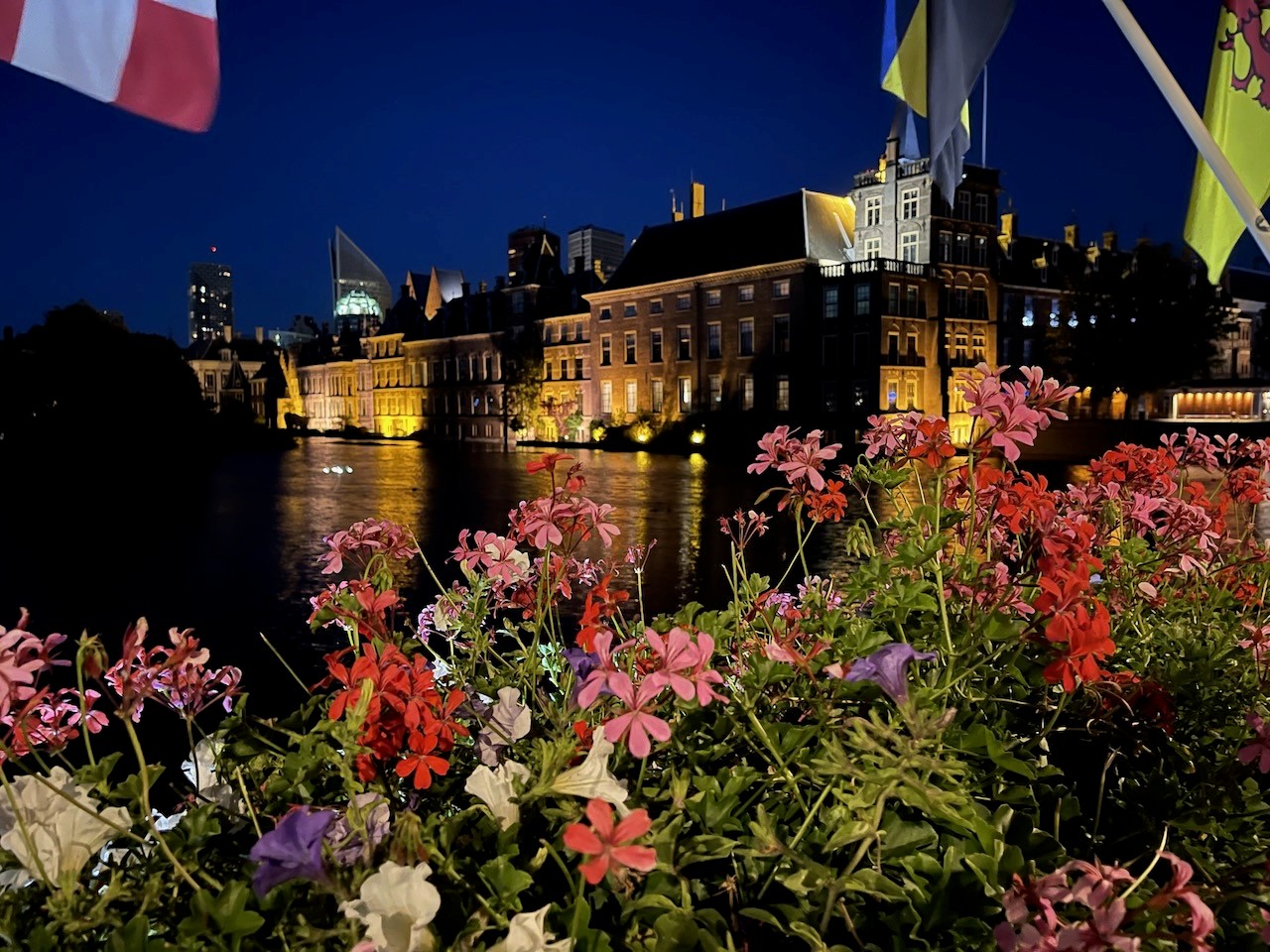 The hague parliament at night