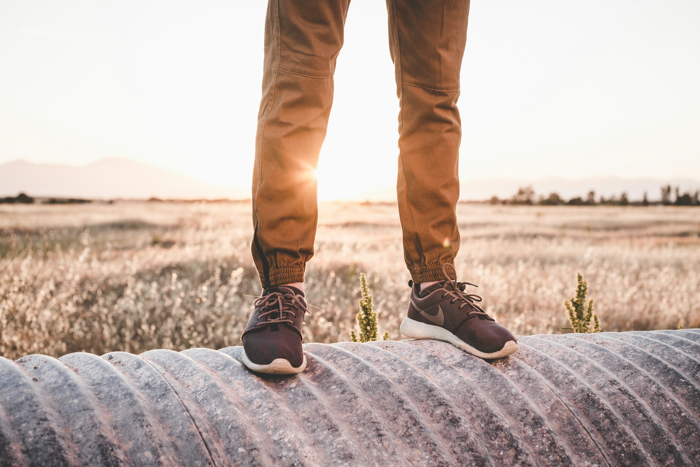 man with brown jeans - What Colors Match With Brown