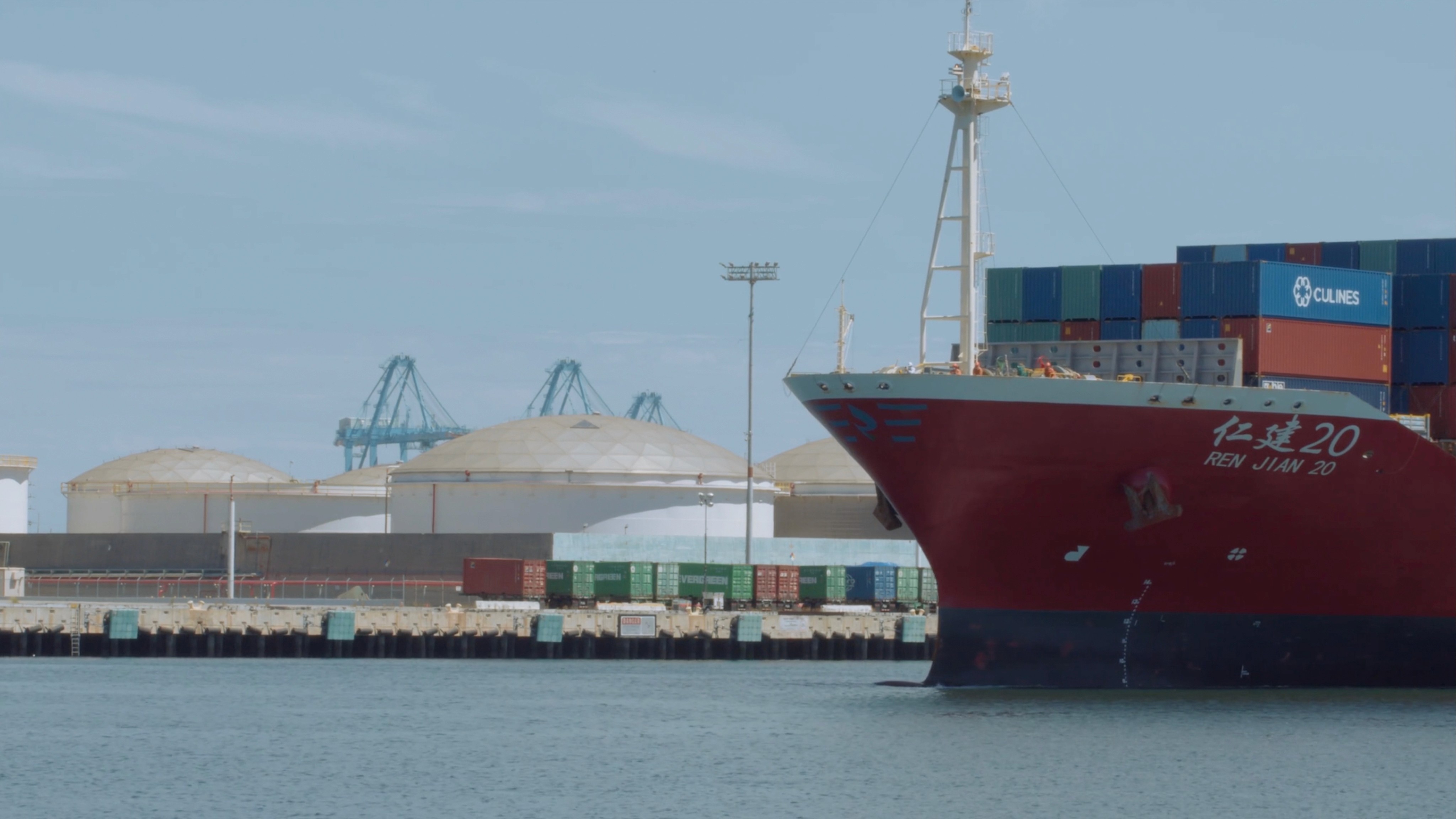 Humble Cottage (험블 코티지), 2023–2025  Single-channel, 4K video, sound, black and white / 싱글 채널, 4K 비디오, 사운드, 흑백  Edition 2/5 + 2 AP / 에디션 2/5 + AP 2점  Duration: 5:37 / 러닝타임: 5분 37초