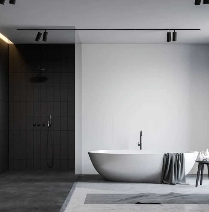 Bagno moderno con doccia walk-in, vasca bianca freestanding e design minimalista