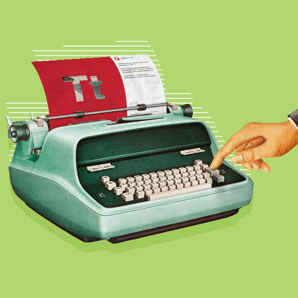 Máquina de escribir vintage verde con mano apuntando, sobre fondo verde claro.