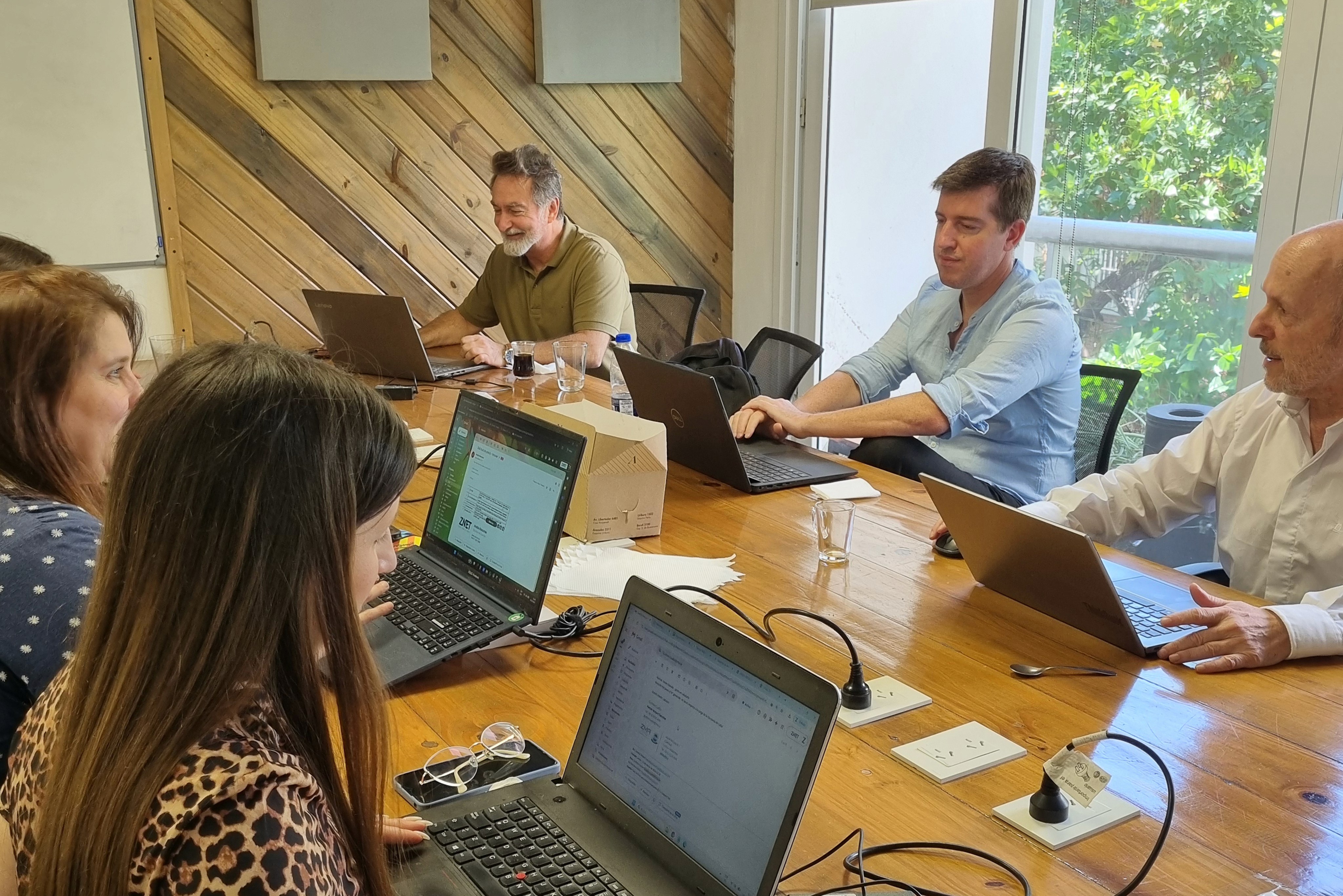 Equipo comercial trabajando