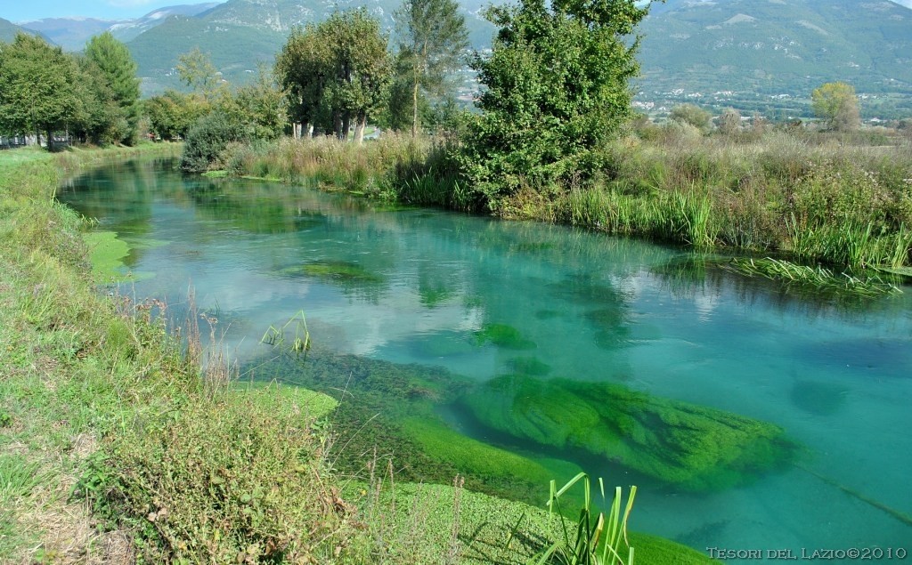 Experience the charm of fly fishing on the Santa Susanna chalk stream in Lazio. Fish for trout in stunning waters near Rome and indulge in the region’s best food and wine. Expert guides will teach you dry fly fishing, streamer fishing, and nymph fishing. Perfect for an Italian adventure.