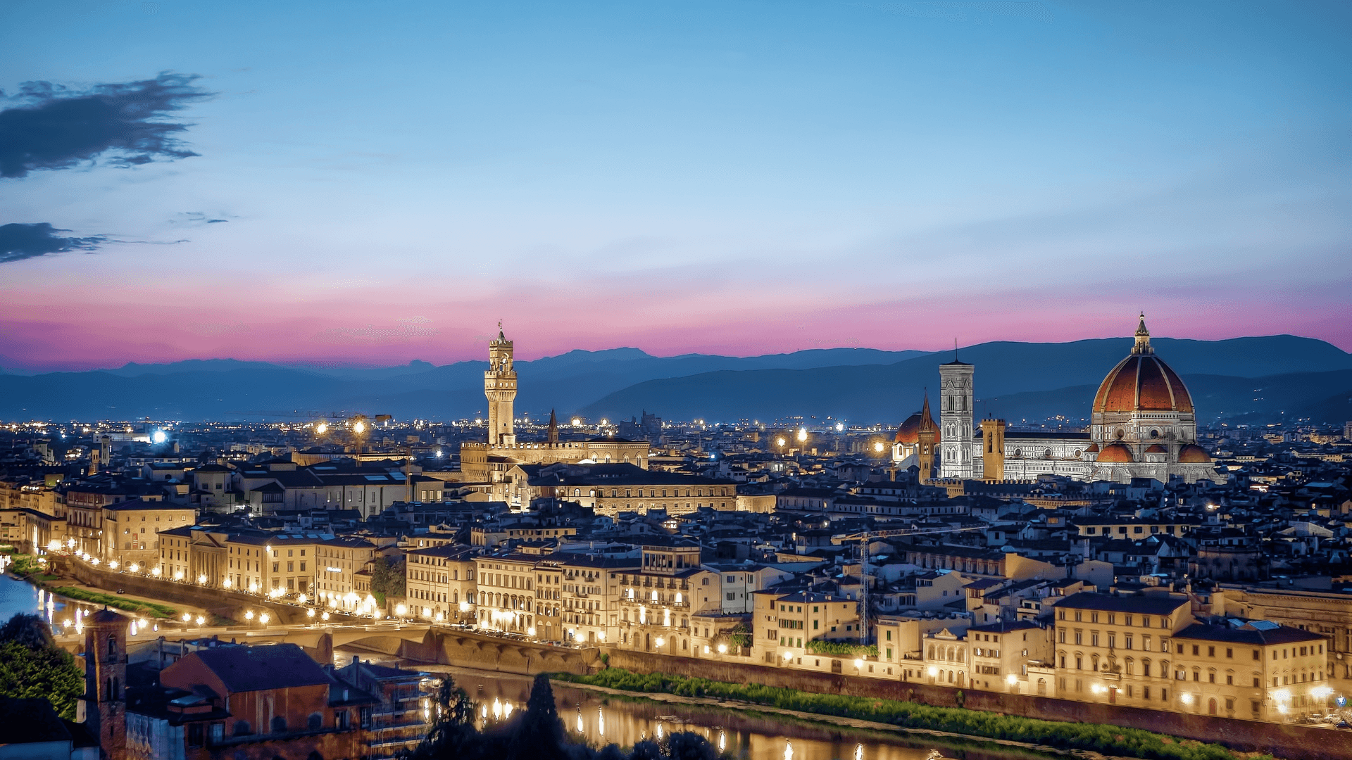 Die Skyline von Florenz in der Abenddämmerung, als Bildpause im Bericht über Händler, die auf ausstehende Auszahlungen von Digital River warten.