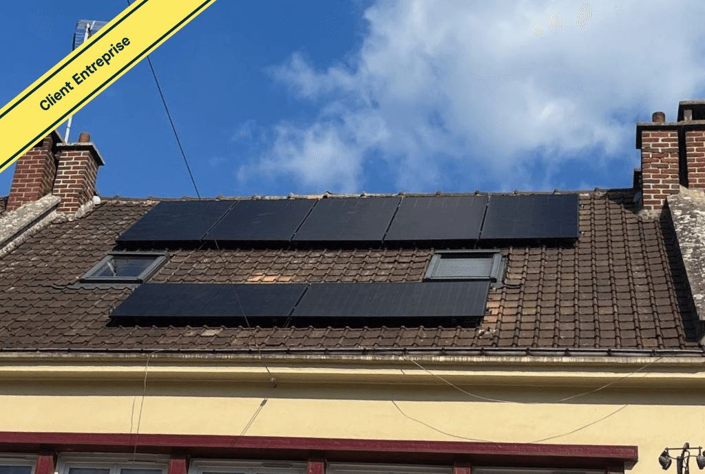 Photo d'une entreprise à Breteuil en France équipée de panneaux photovoltaïques dont l'installation a été faite par Solarock.