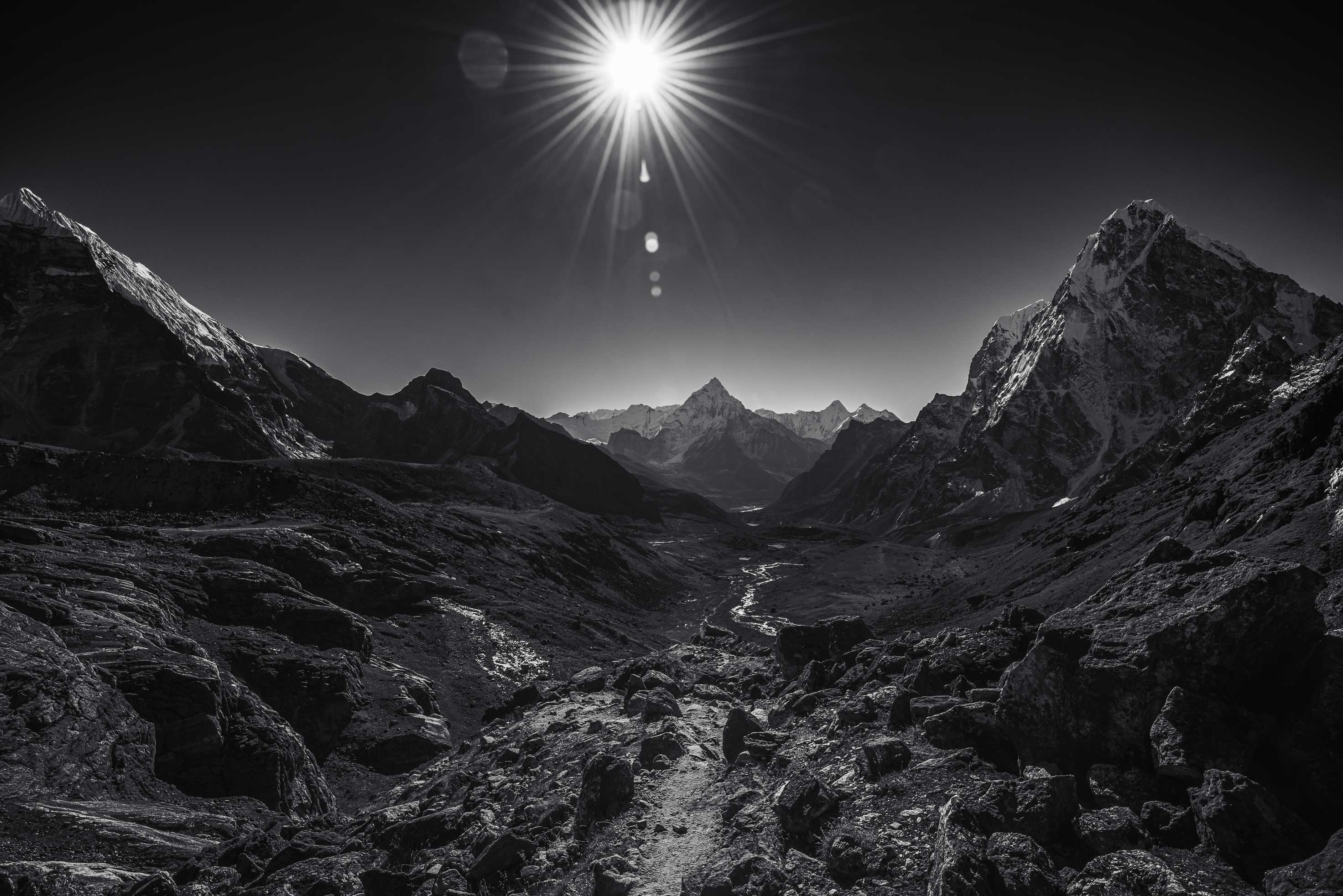 The picture shows a front view of the prominent beautiful peak called Ama Dablam. 