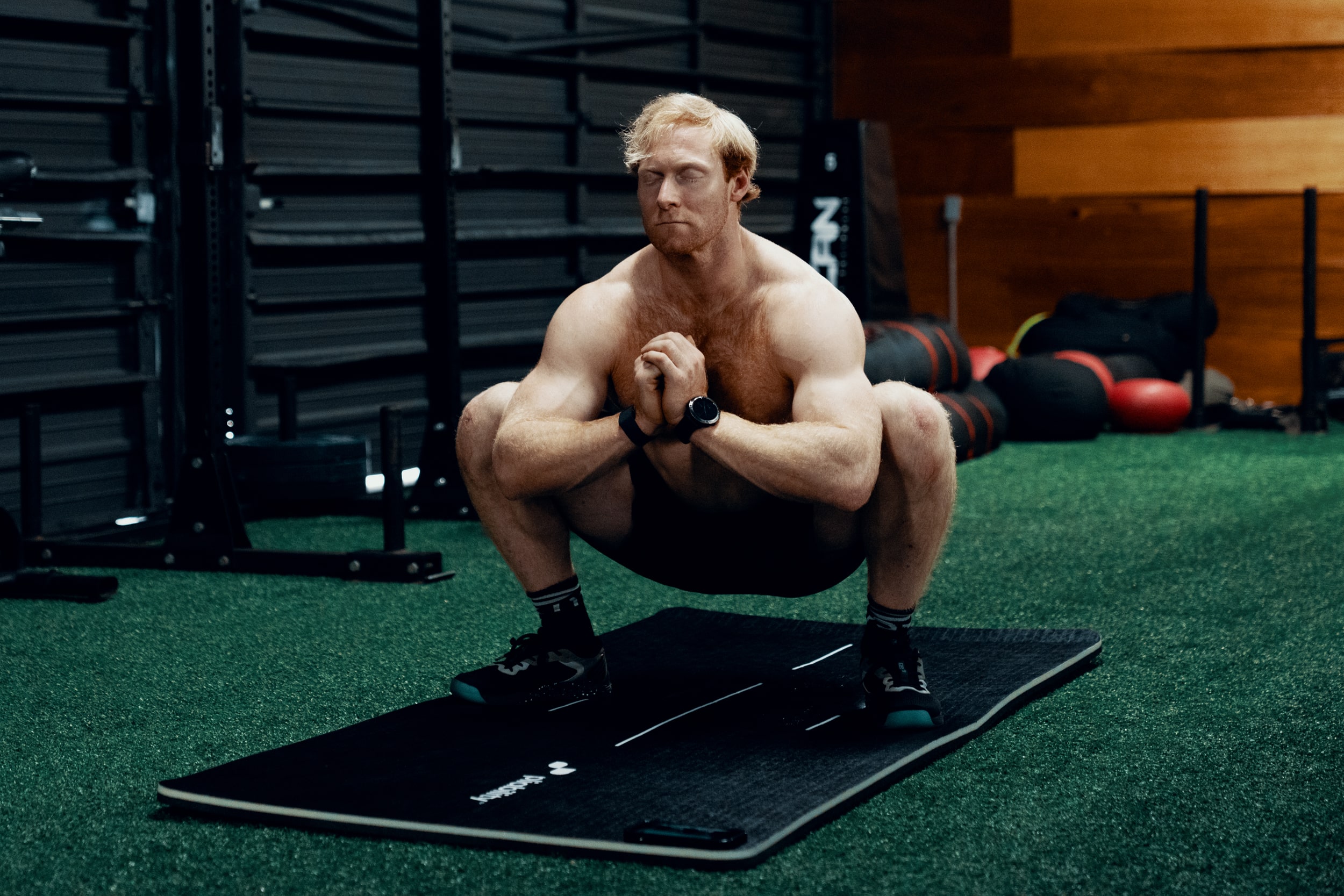 Squading - Standing Quad Stretch