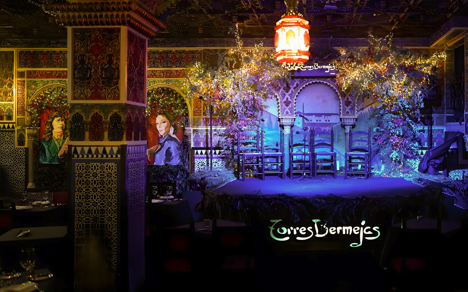 Flamenco stage at Torres Bermejas, Madrid, with ornate decor and empty chairs.