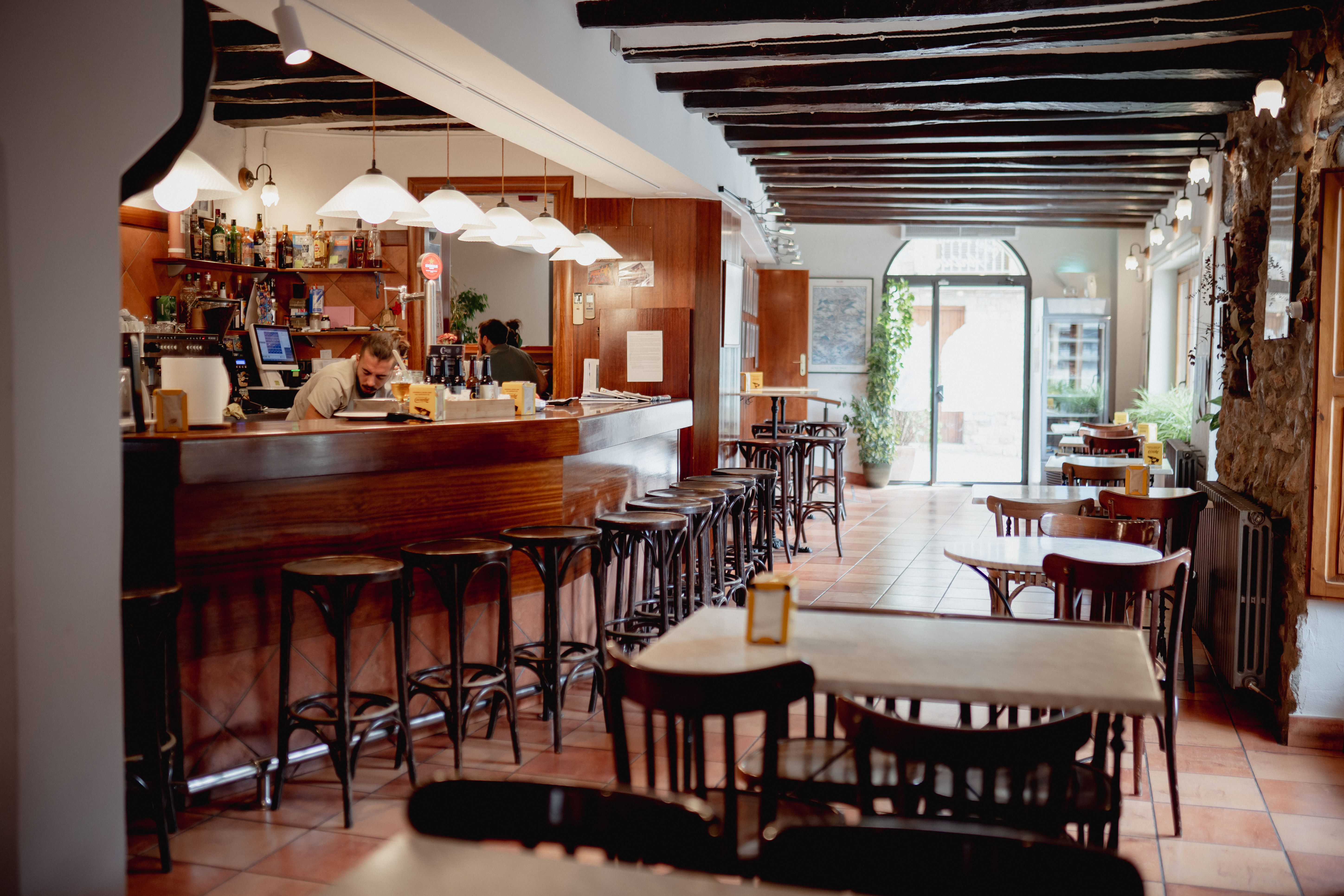 contemporary style spacious living room