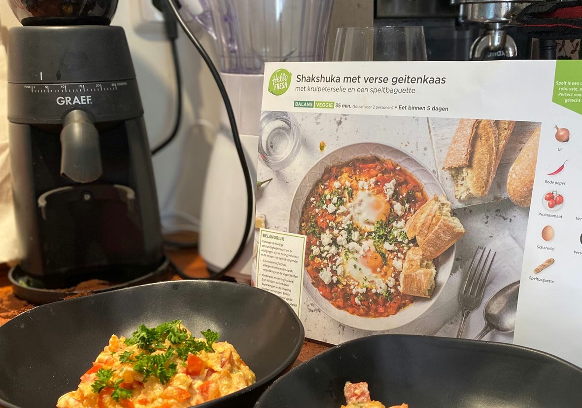 Babysitter cooks with Hello Fresh