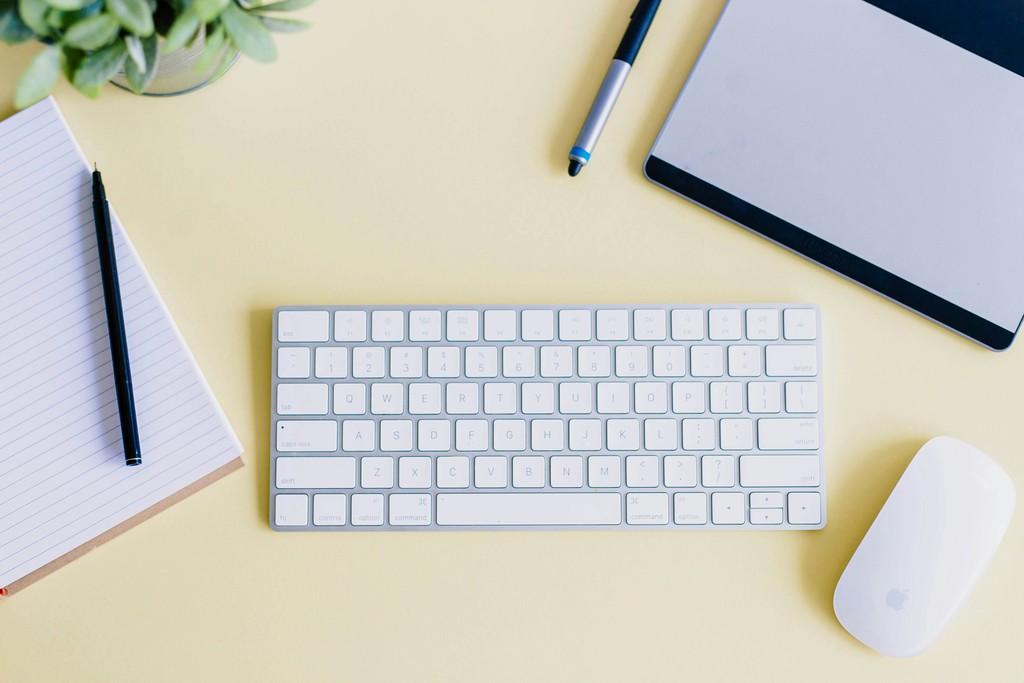 Picture of a keyboard and notepads