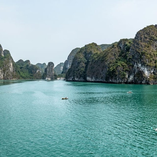 Ha Long-bugten: Heldags guidet krydstogt fra Hanoi med Ti Top-øen + frokostbilletter i Hanoi