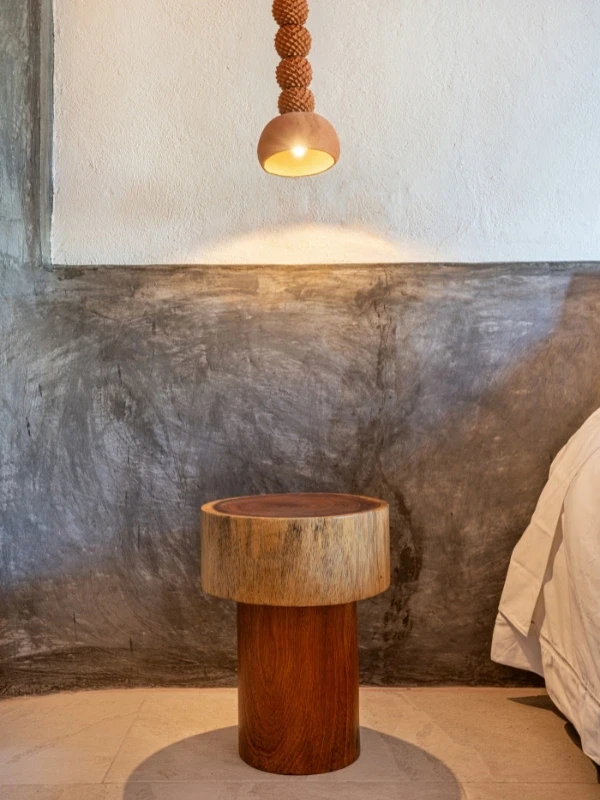 a black female model