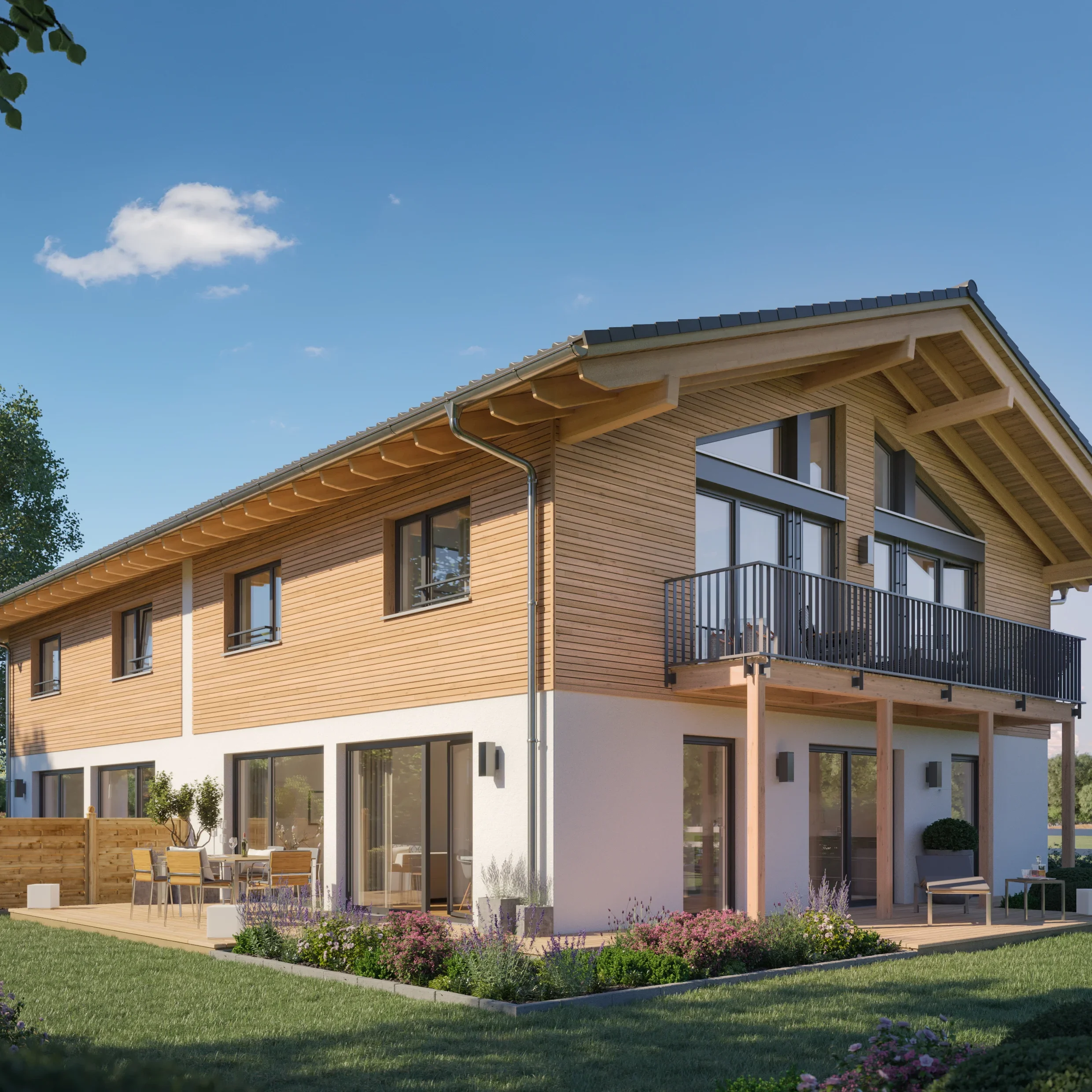 Modernes Holzhaus mit Balkon, Terrasse und Garten unter blauem Himmel.