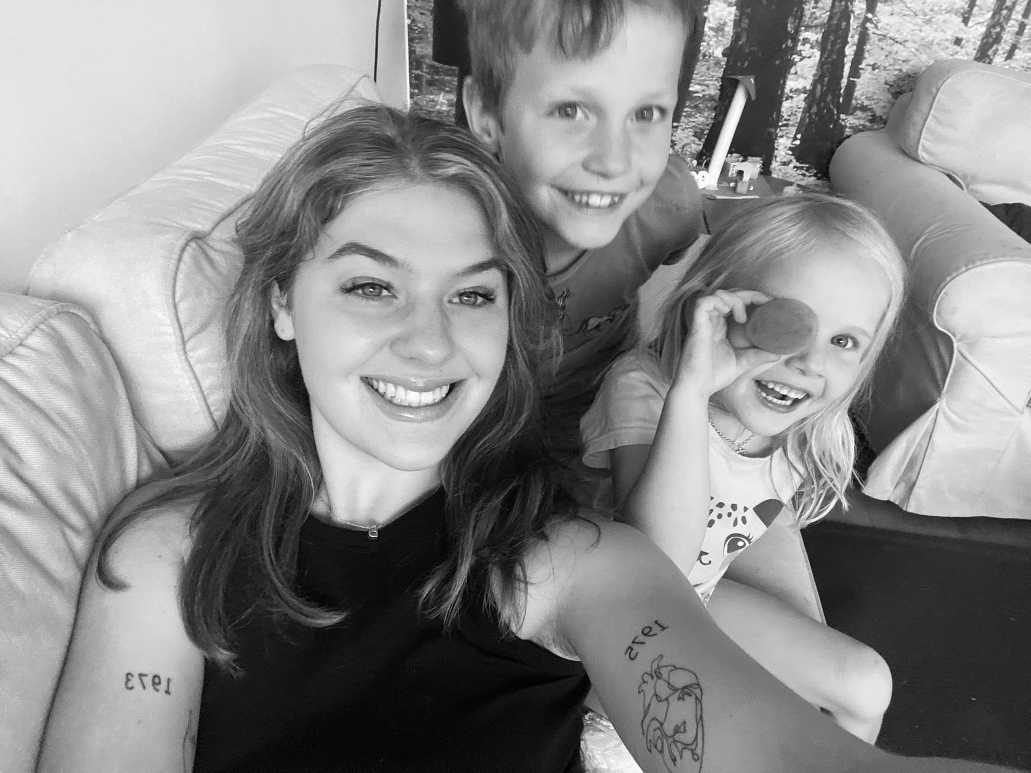 Romee and the children she babysits