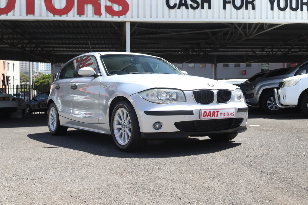 A view of the top of the eiffel tower
