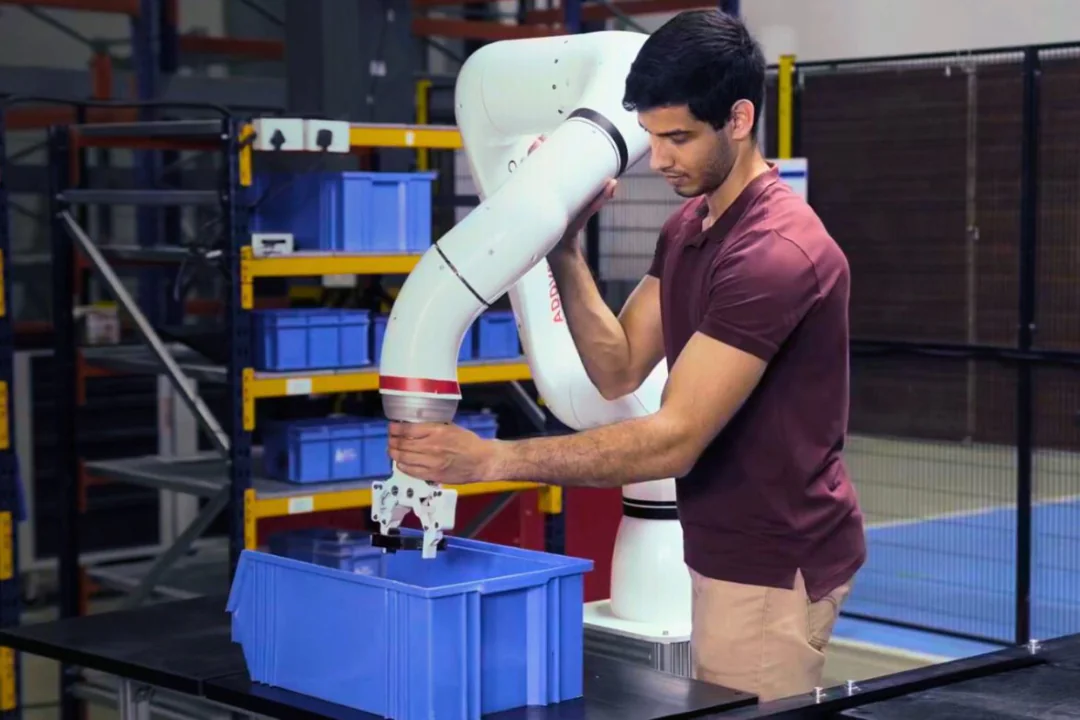 syncro-cobot-learning-through-vla-modelling