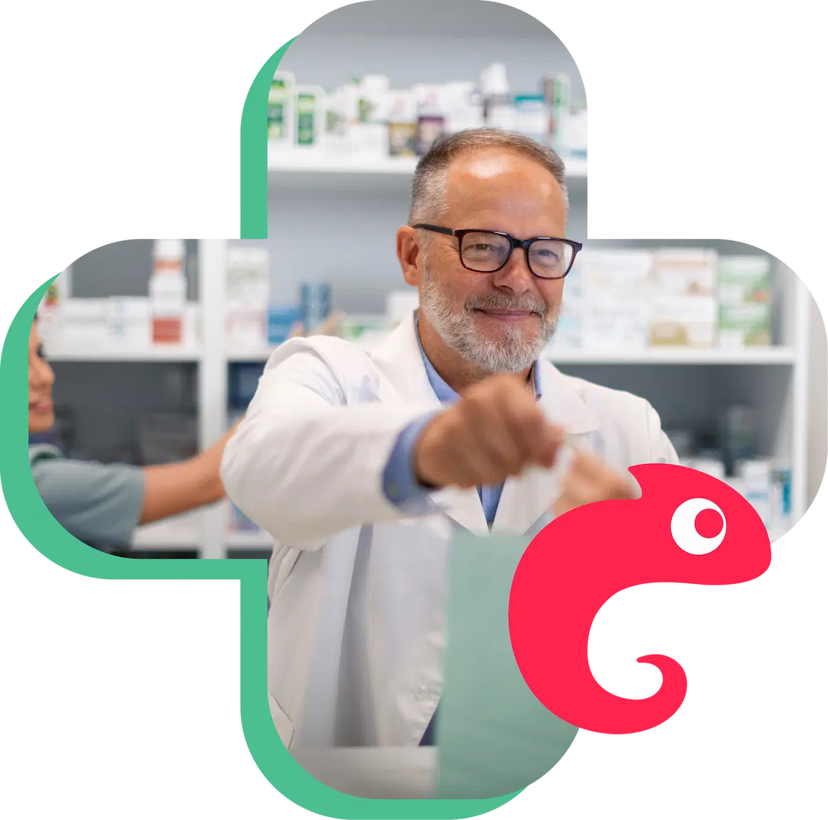 Pharmacien souriant en blouse blanche tendant un sac à un client dans une officine moderne.