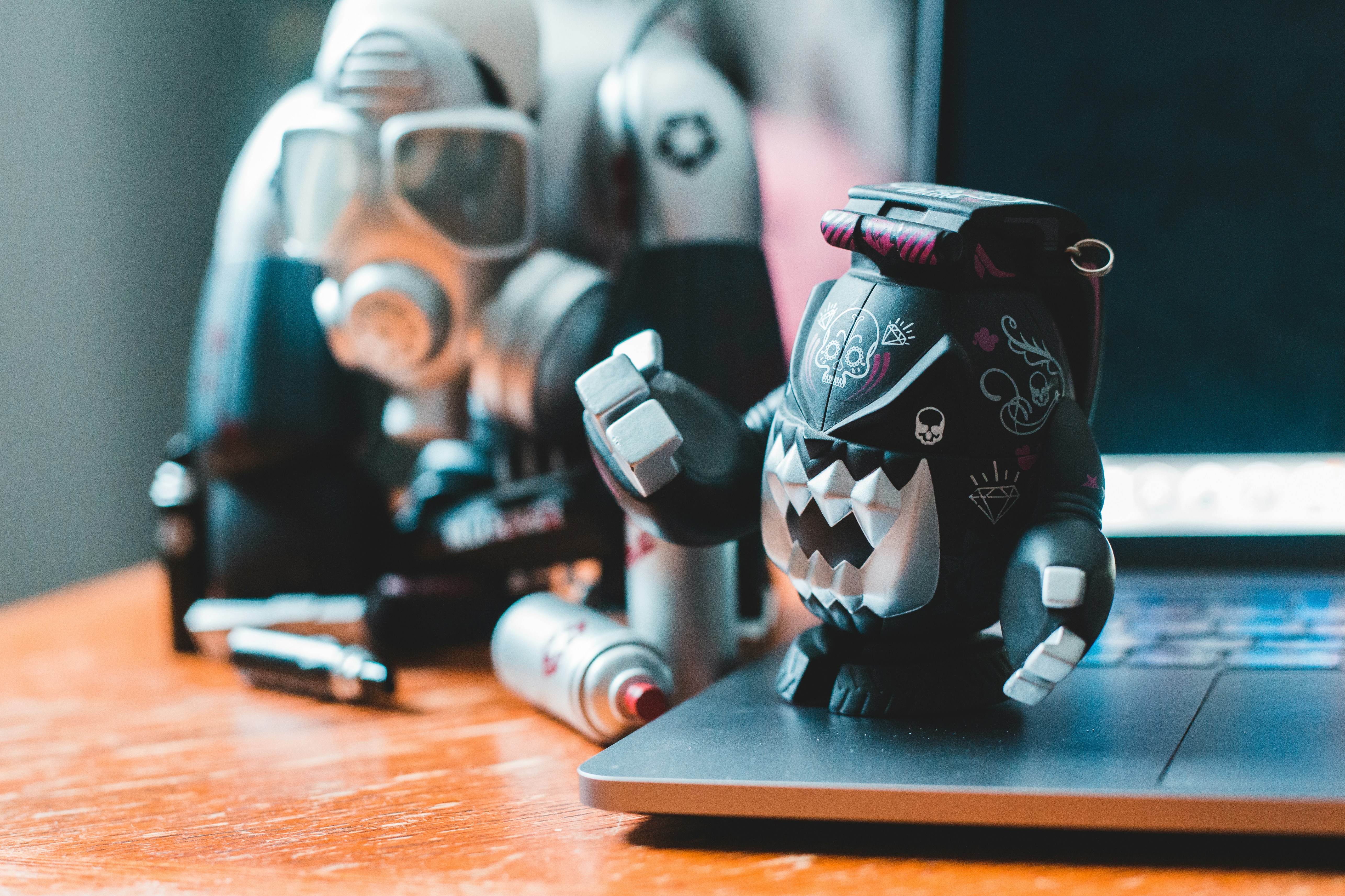 star wars robot minature toy