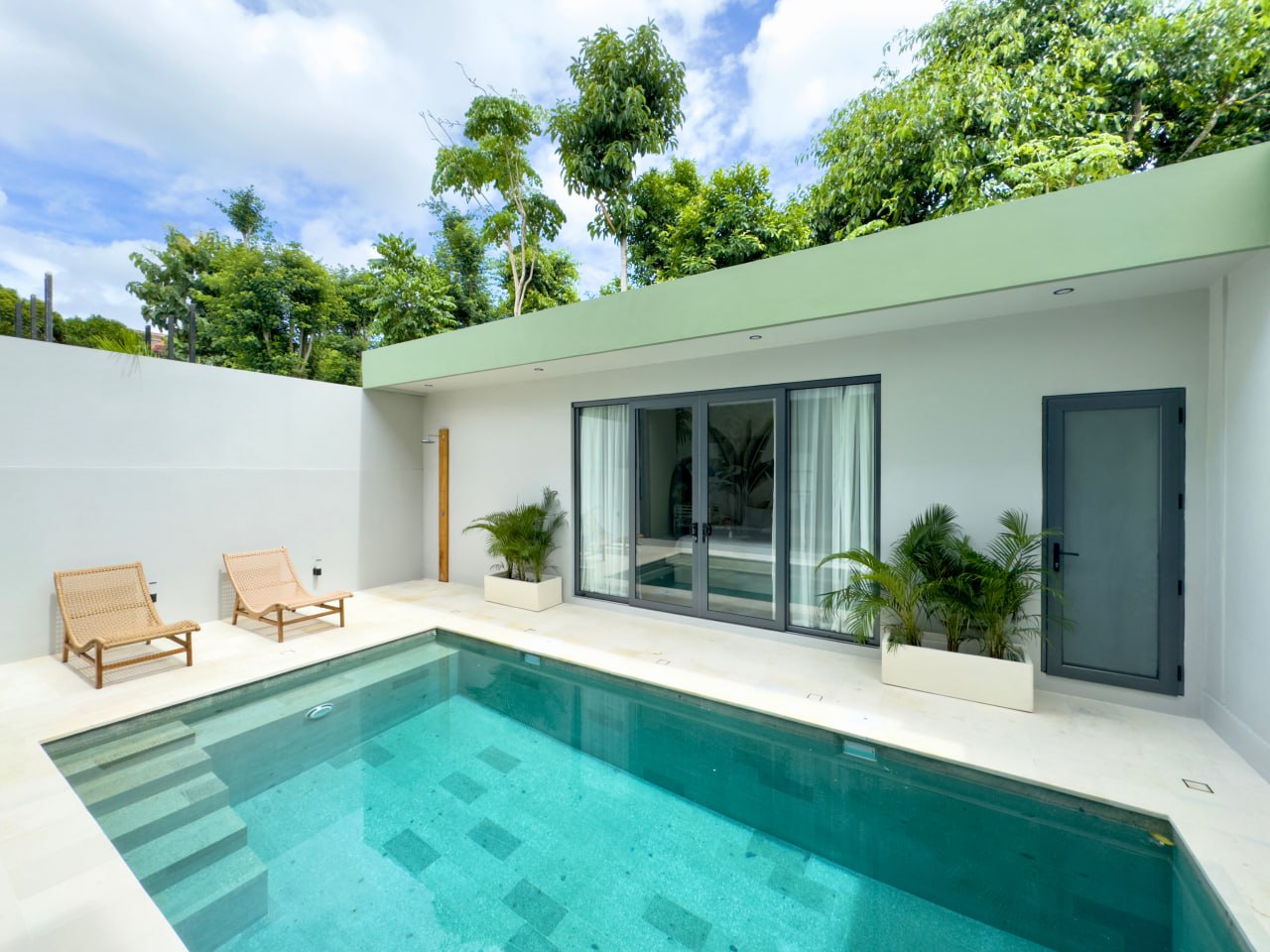 A modern 3-bedroom villa in a quiet green part of Ungasan, Bukit