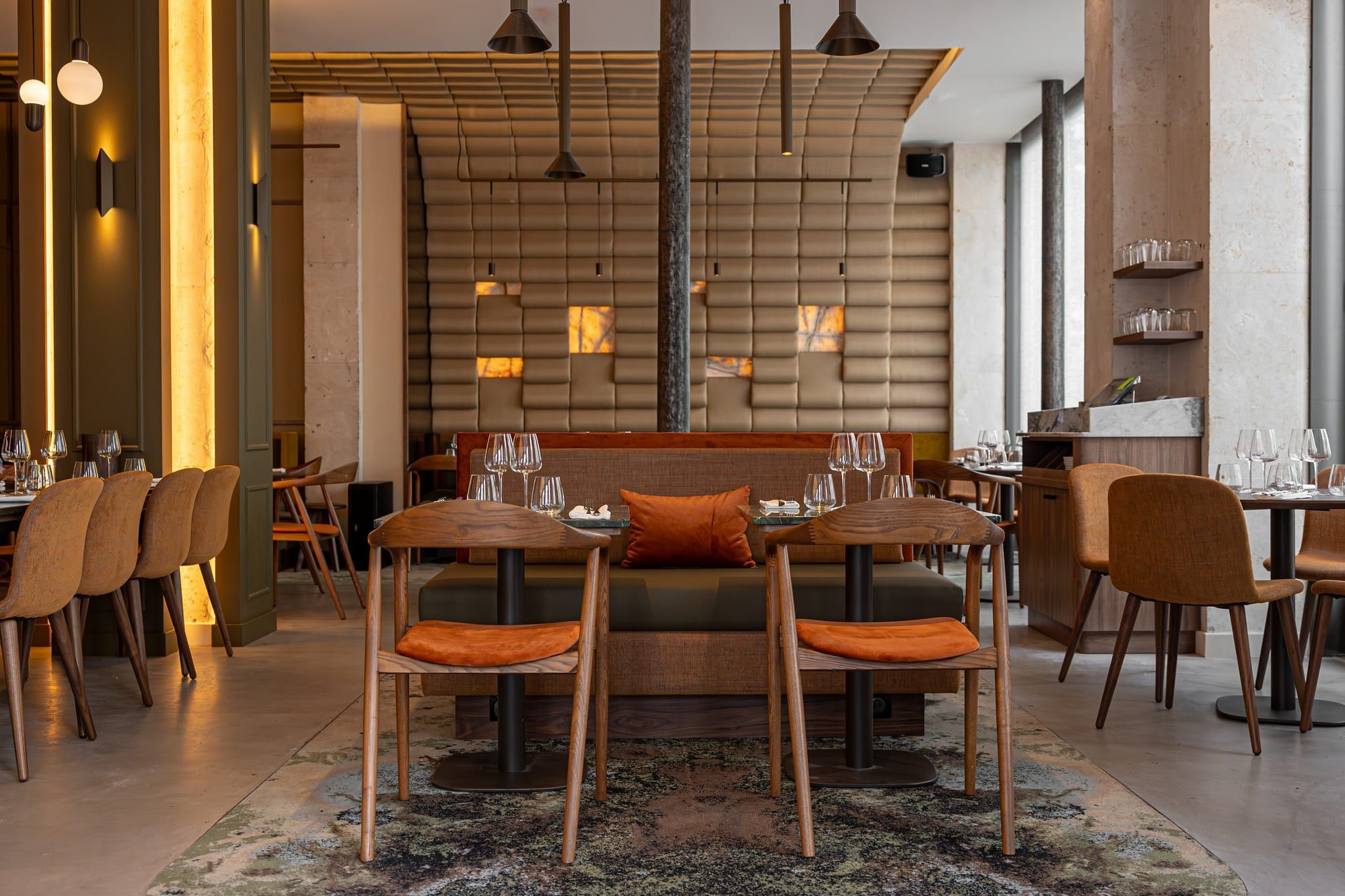 Salle sonorisée du restaurant Onyx à Paris (quartier Lafayette)